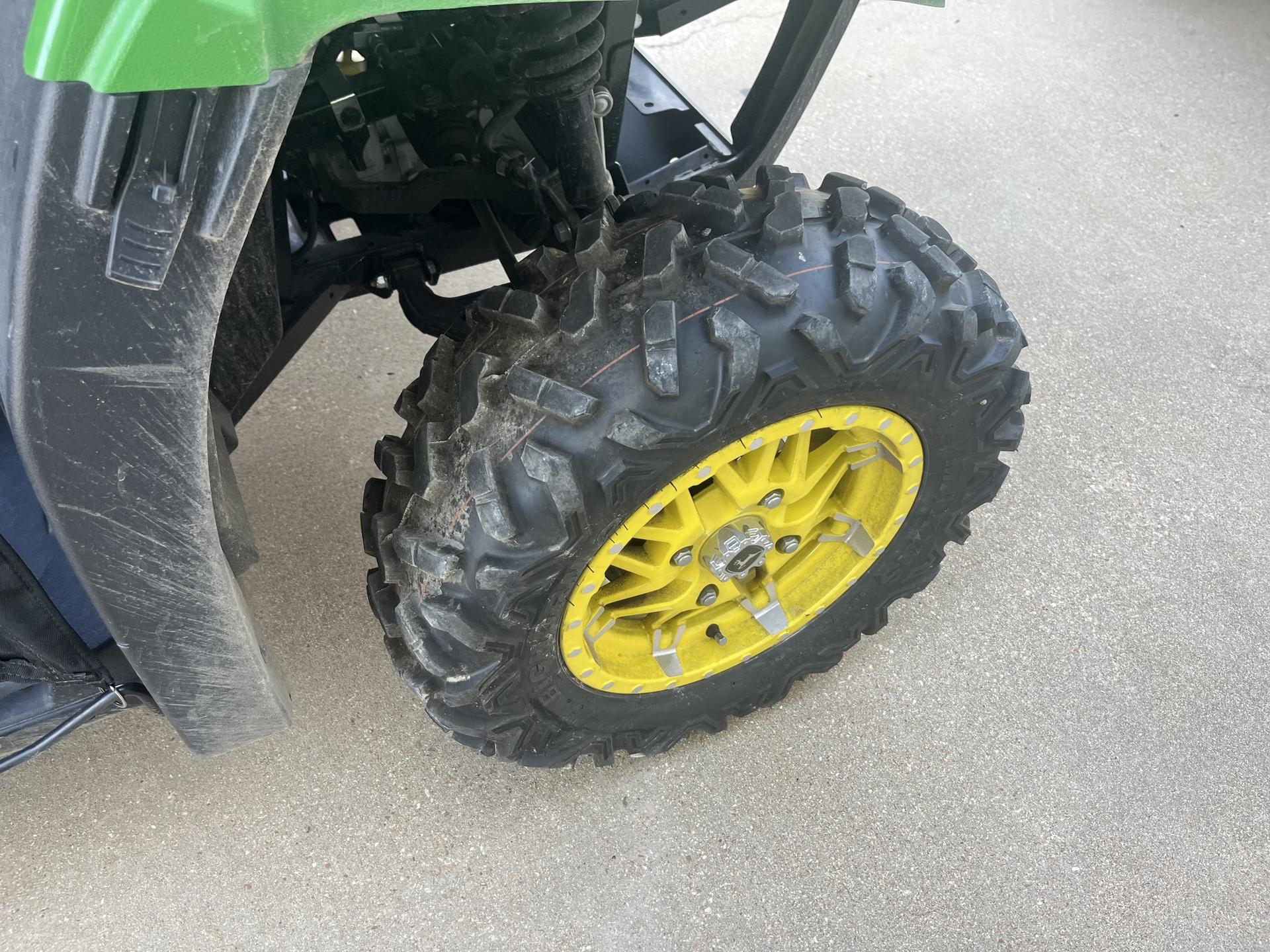 2024 John Deere XUV 590M S4 Image