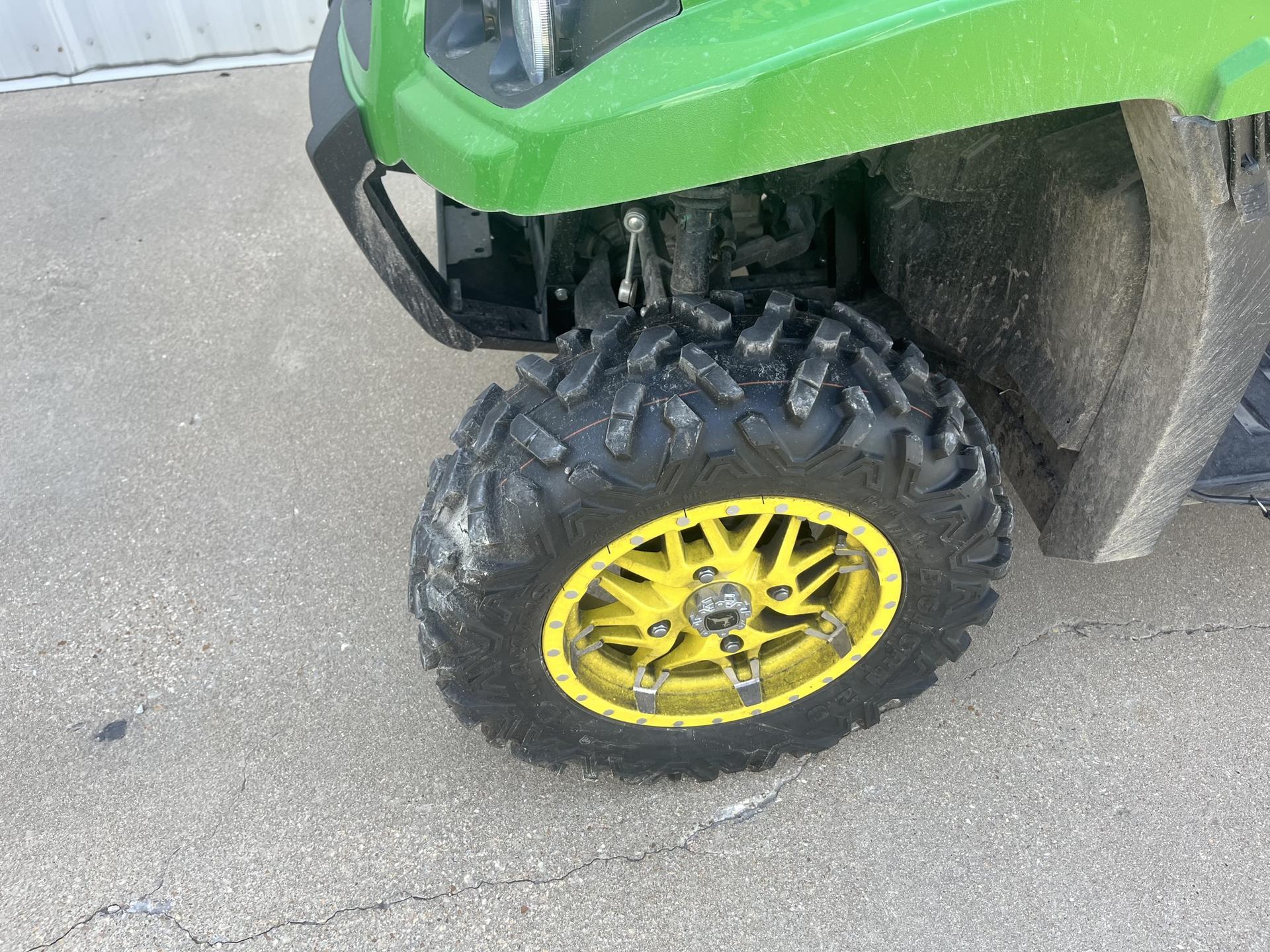 2024 John Deere XUV 590M S4 Image