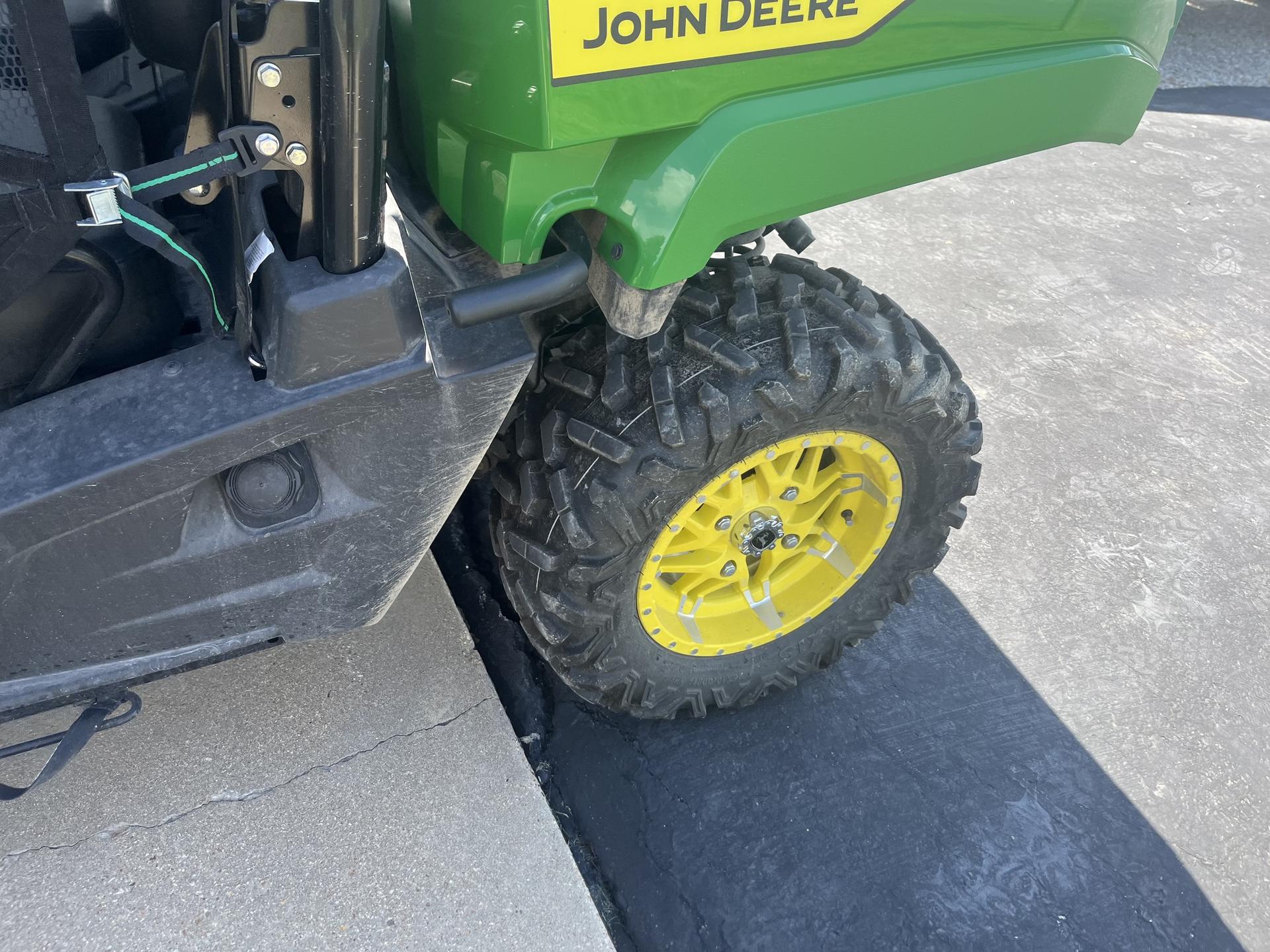 2024 John Deere XUV 590M S4 Image