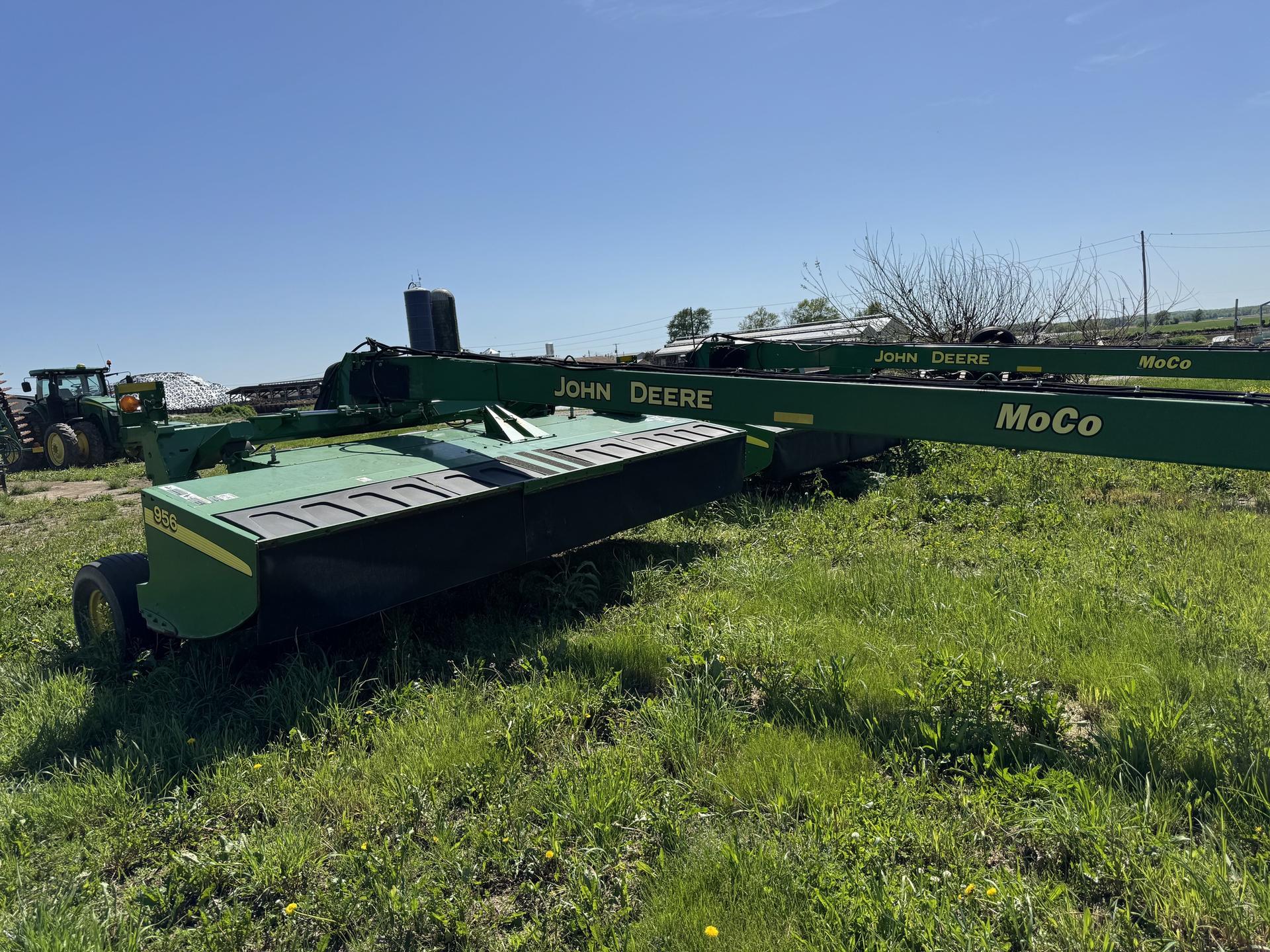 2016 John Deere 956 Image