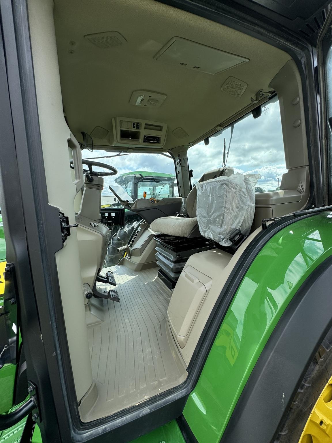 2024 John Deere 8R 340 Image