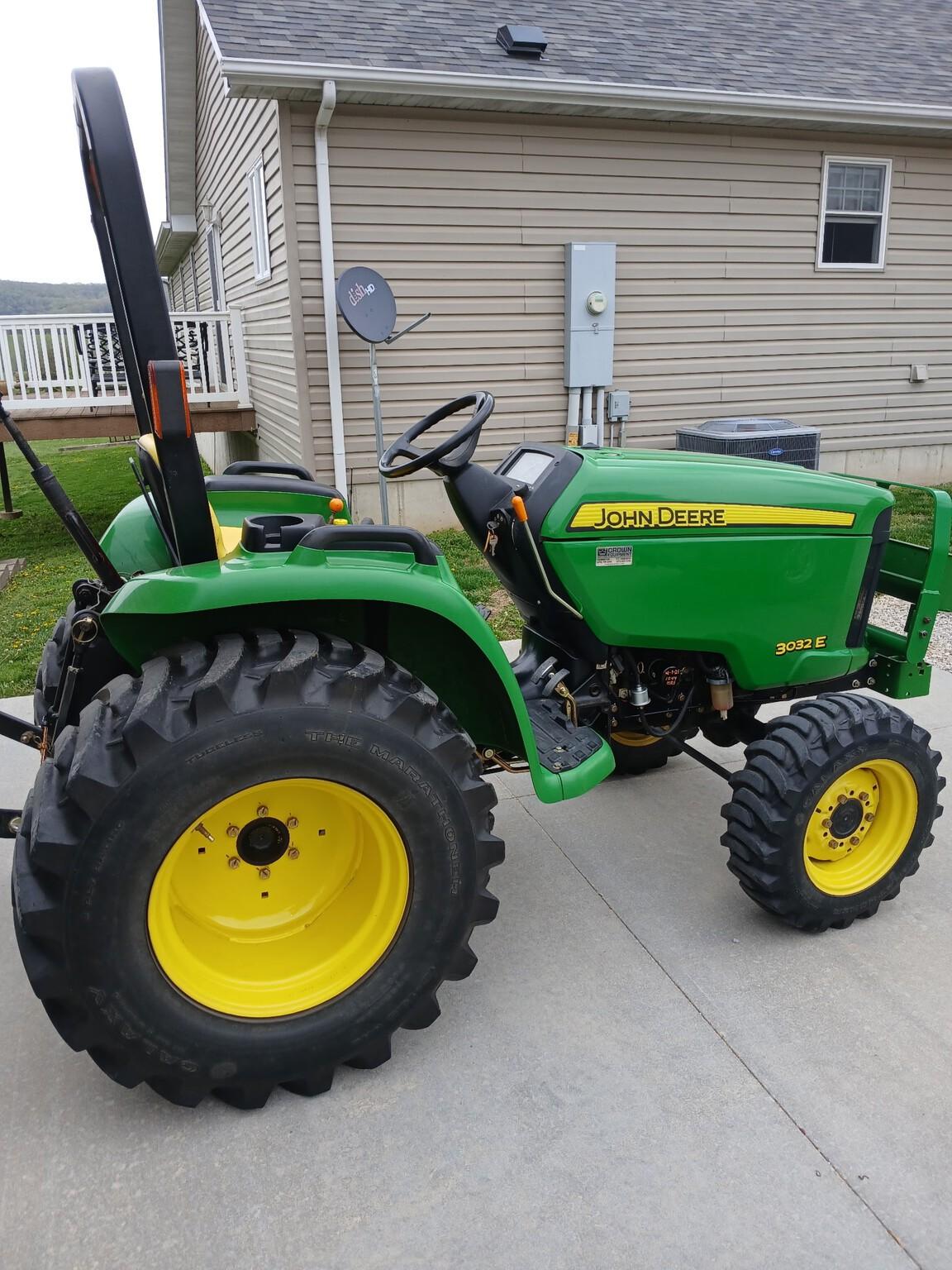 2010 John Deere 3032E Image
