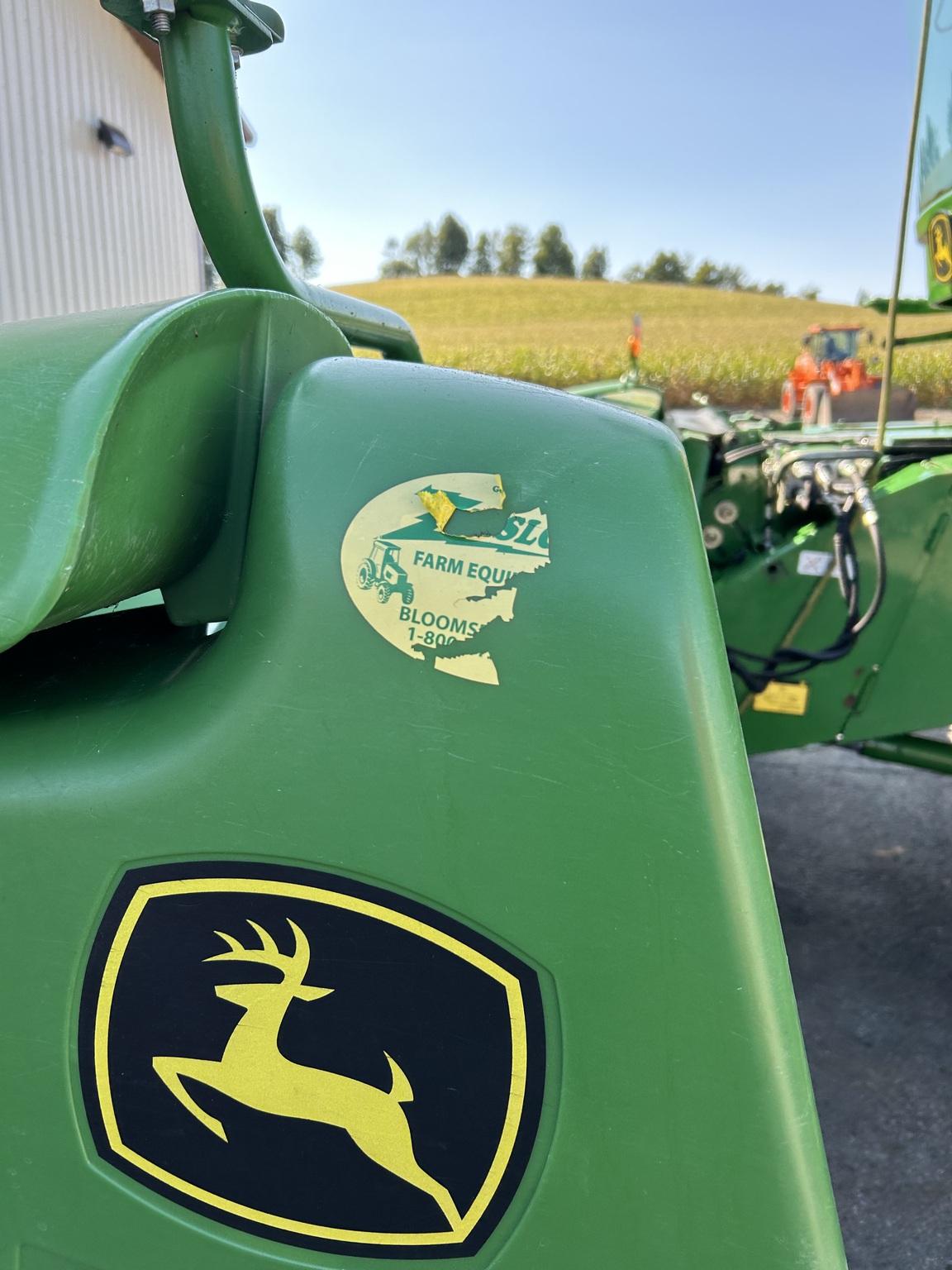 2010 John Deere 608C Image
