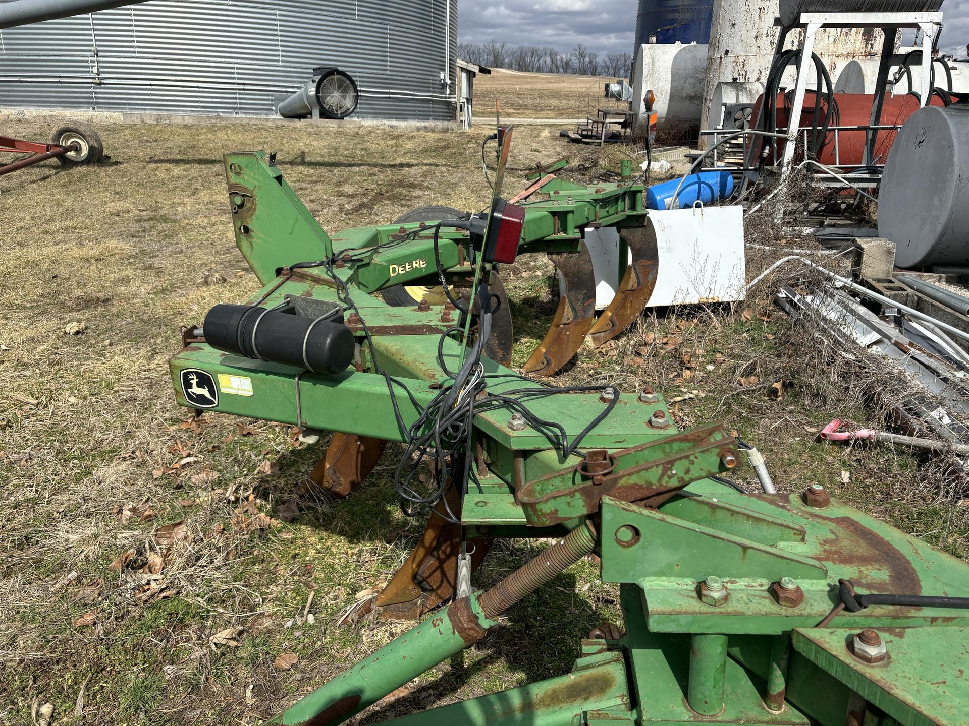2002 John Deere 915 Image