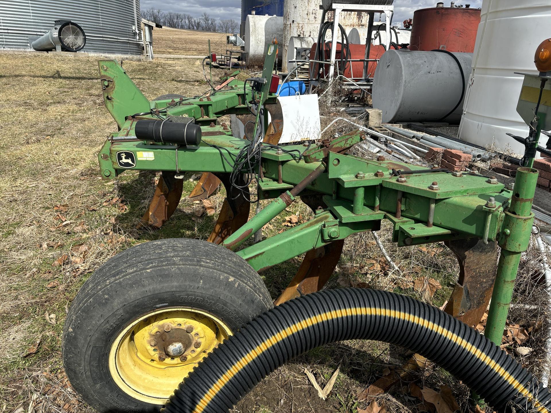 2002 John Deere 915 Image