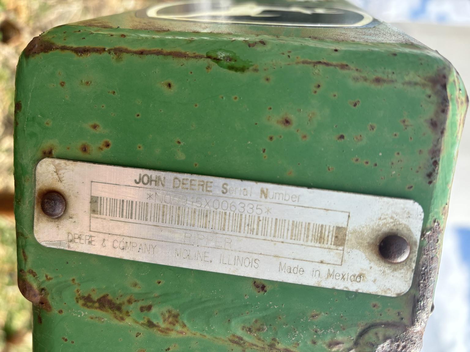 2002 John Deere 915 Image
