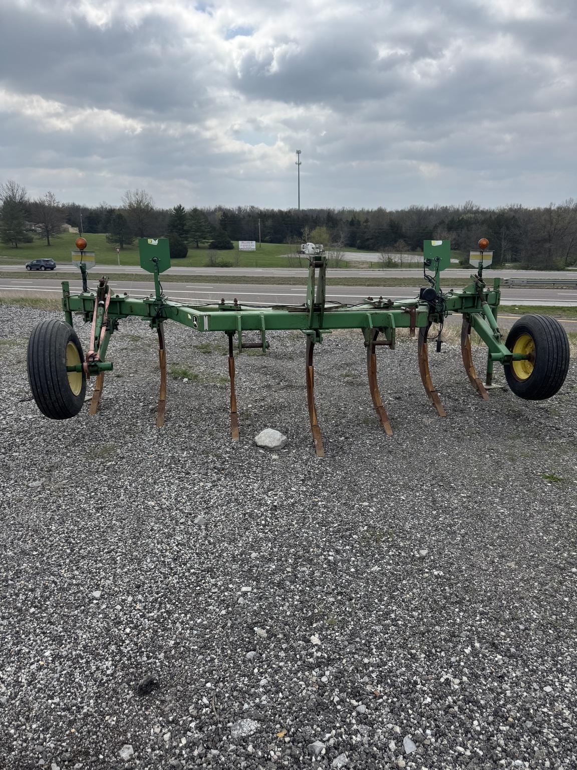 2002 John Deere 915 Image
