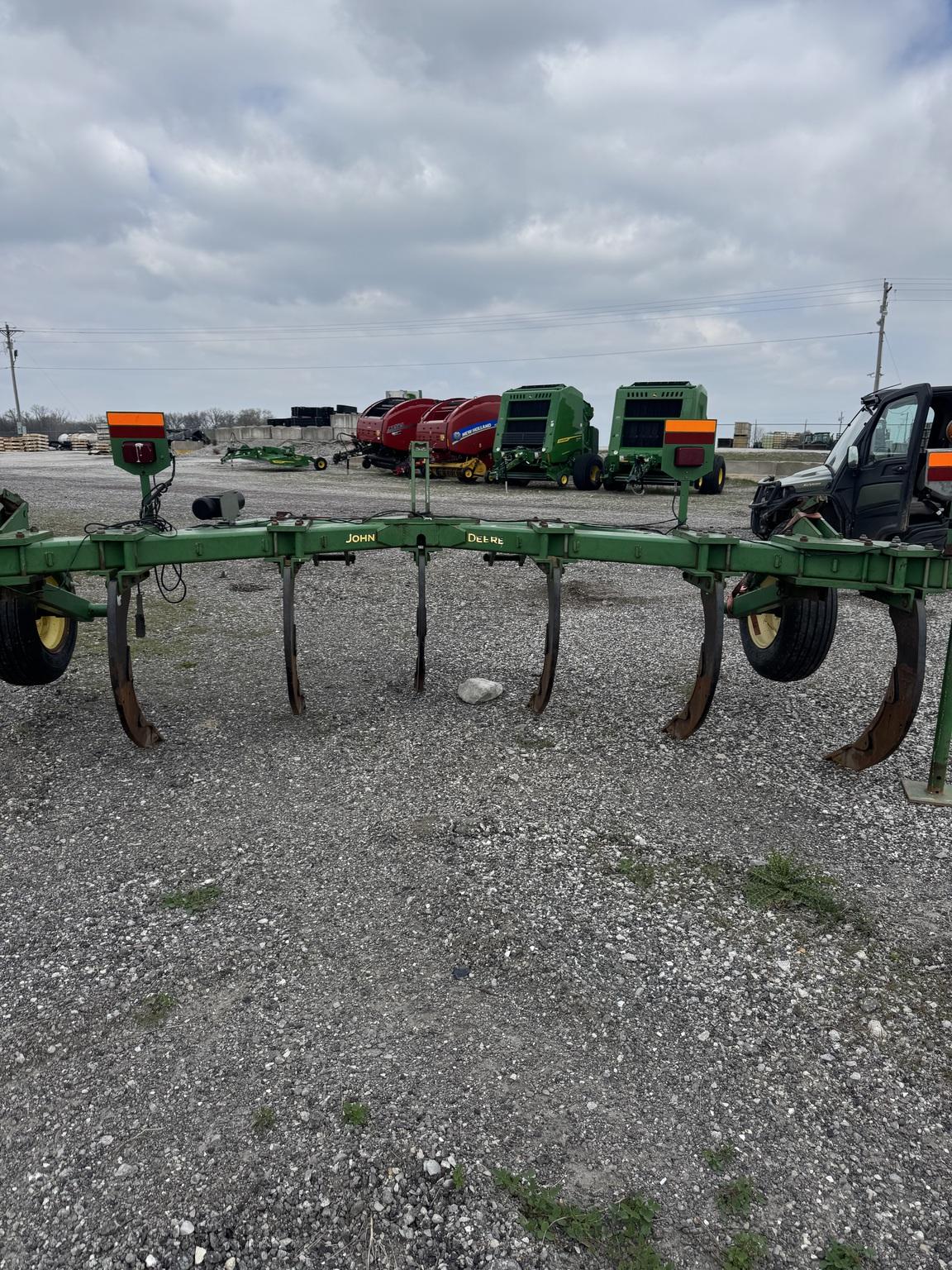 2002 John Deere 915 Image