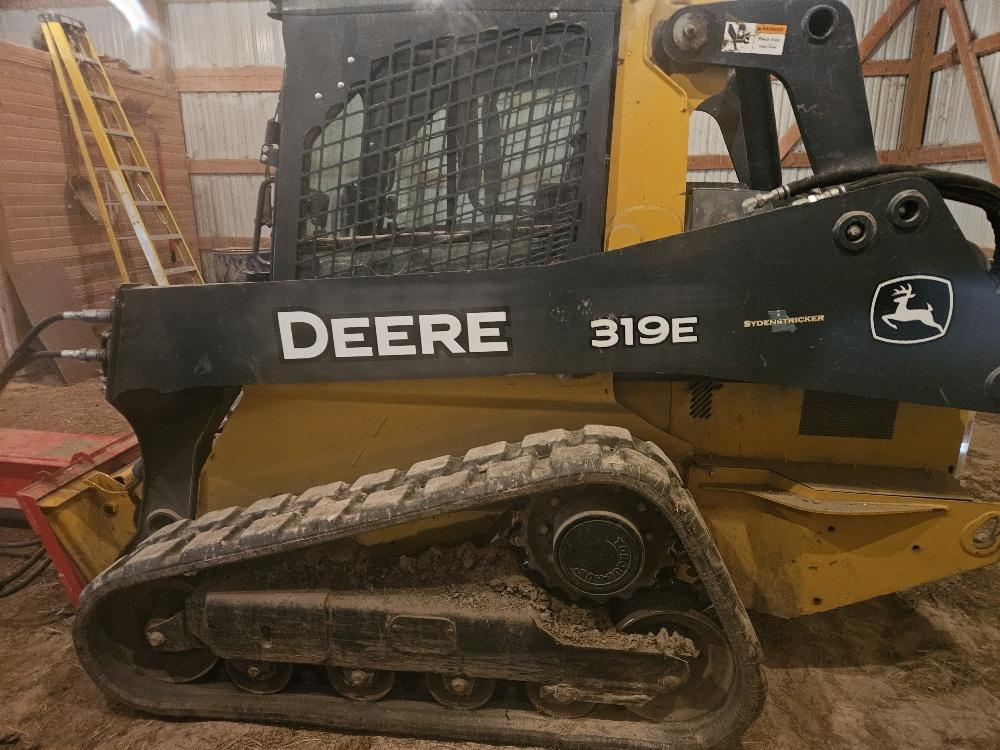 2015 John Deere 319E Image
