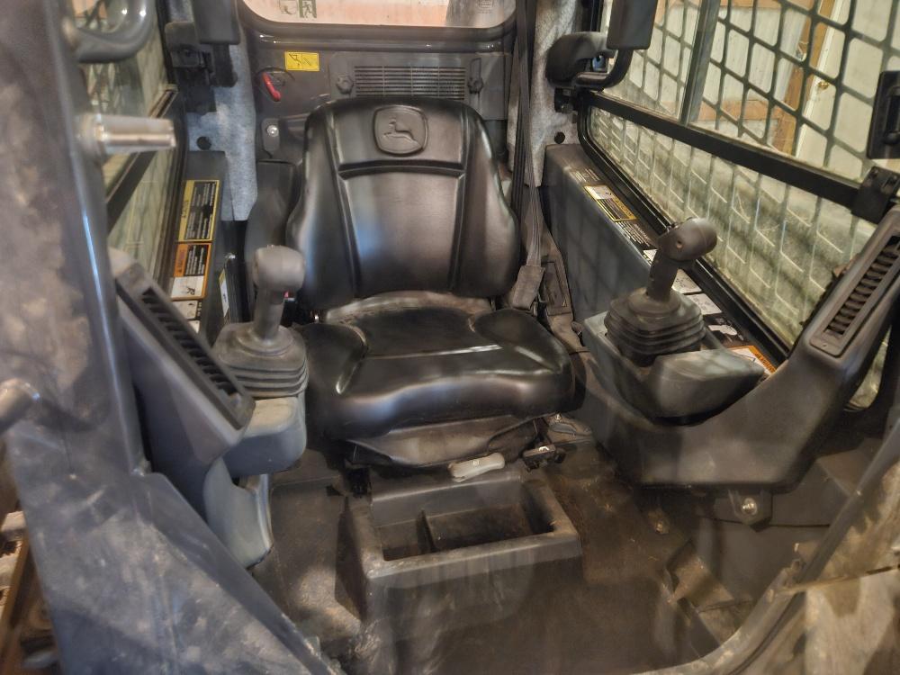 2015 John Deere 319E Image