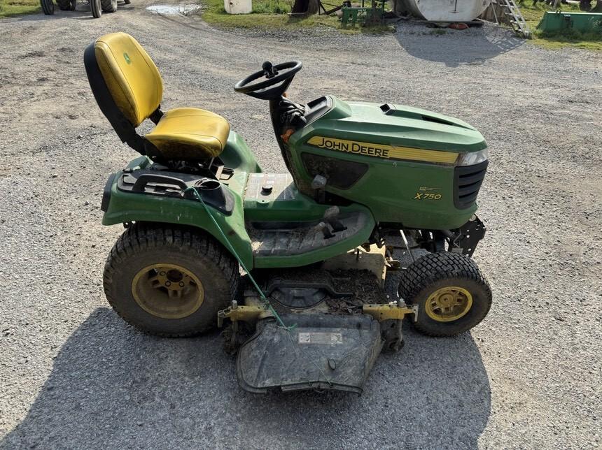 2021 John Deere X750 Image