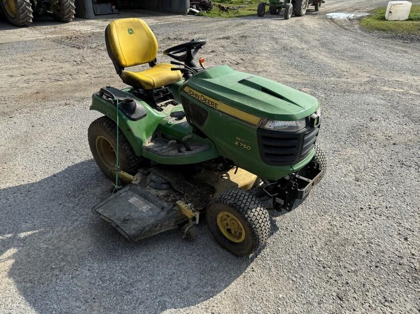2021 John Deere X750 Image