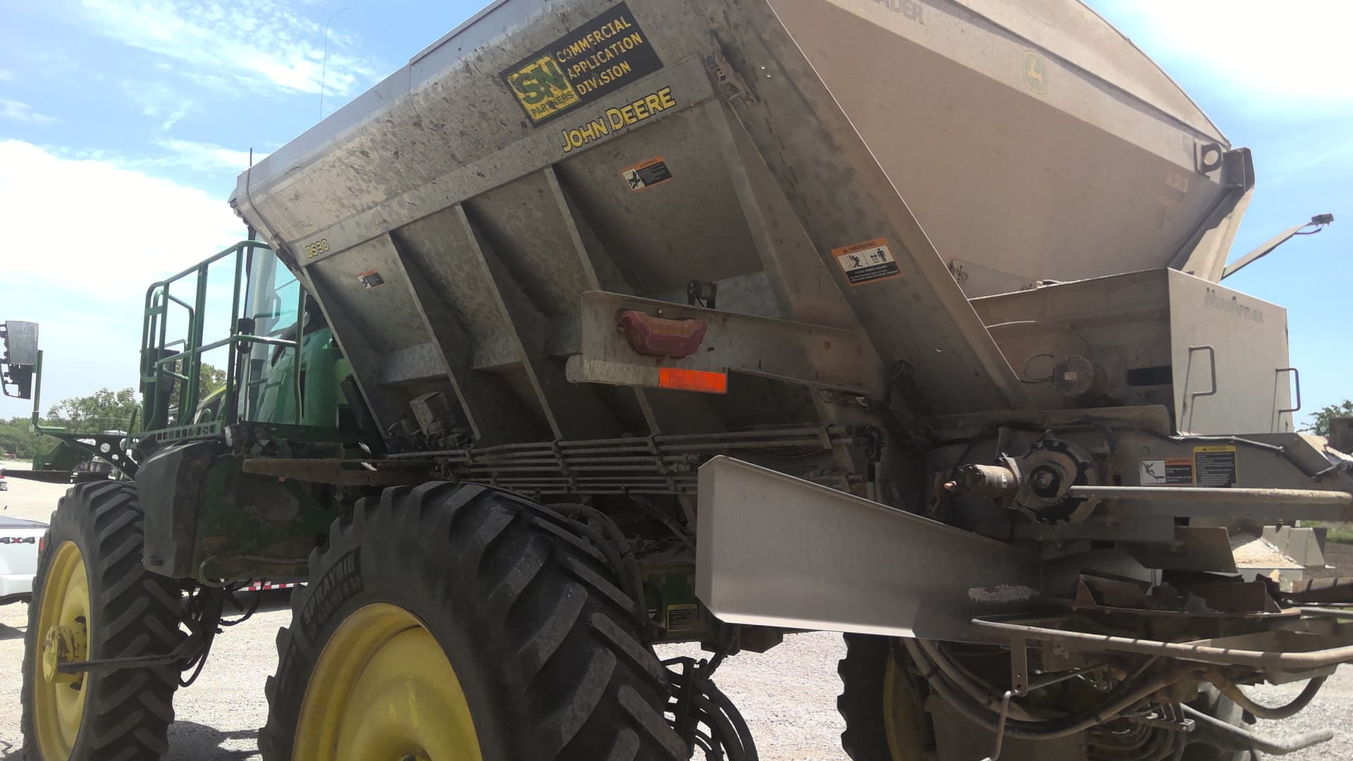 2022 John Deere 600R Image