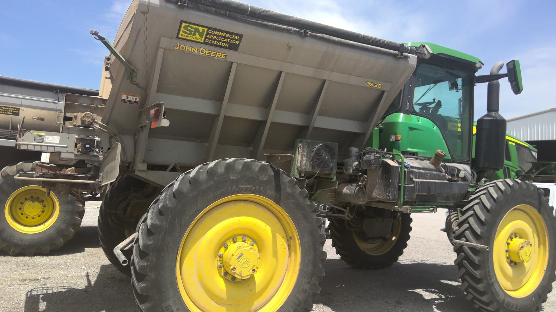 2022 John Deere 600R Image