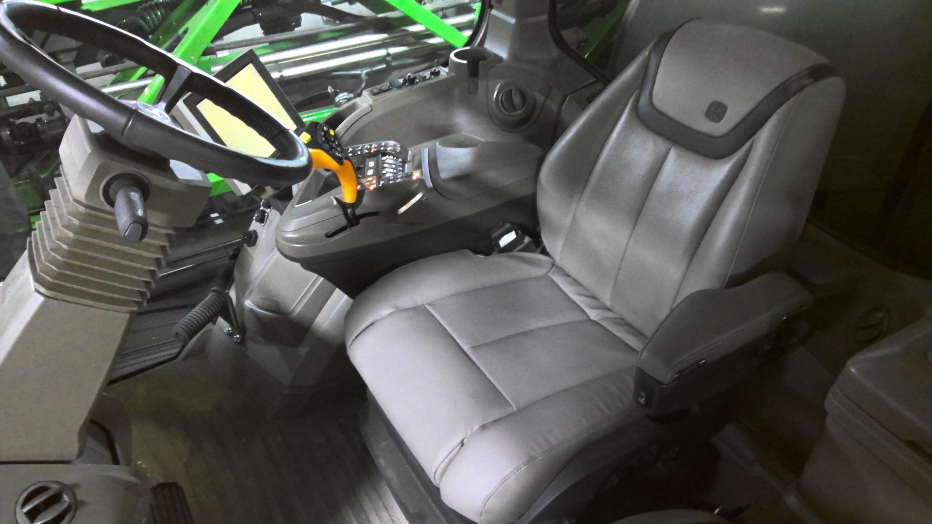 2022 John Deere 412R Image