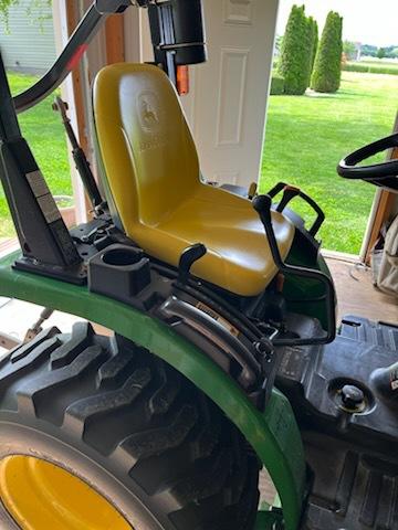 2010 John Deere 2320 Image