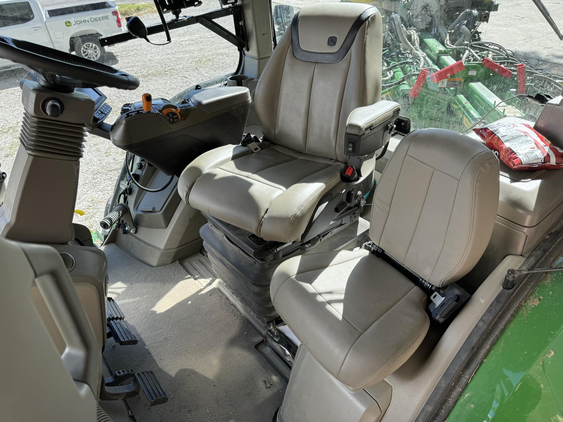 2023 John Deere 8R 340 Image