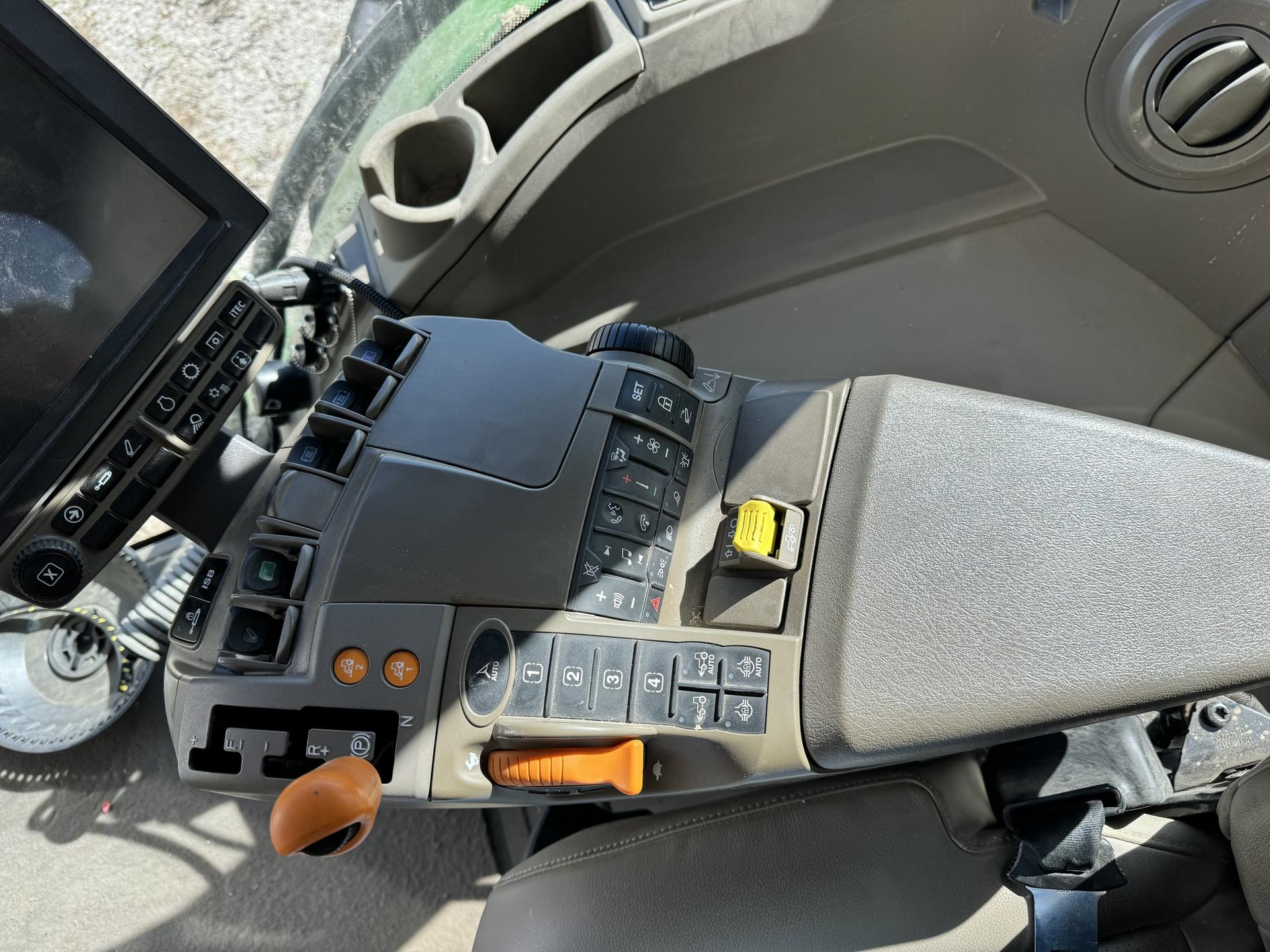 2023 John Deere 8R 340 Image