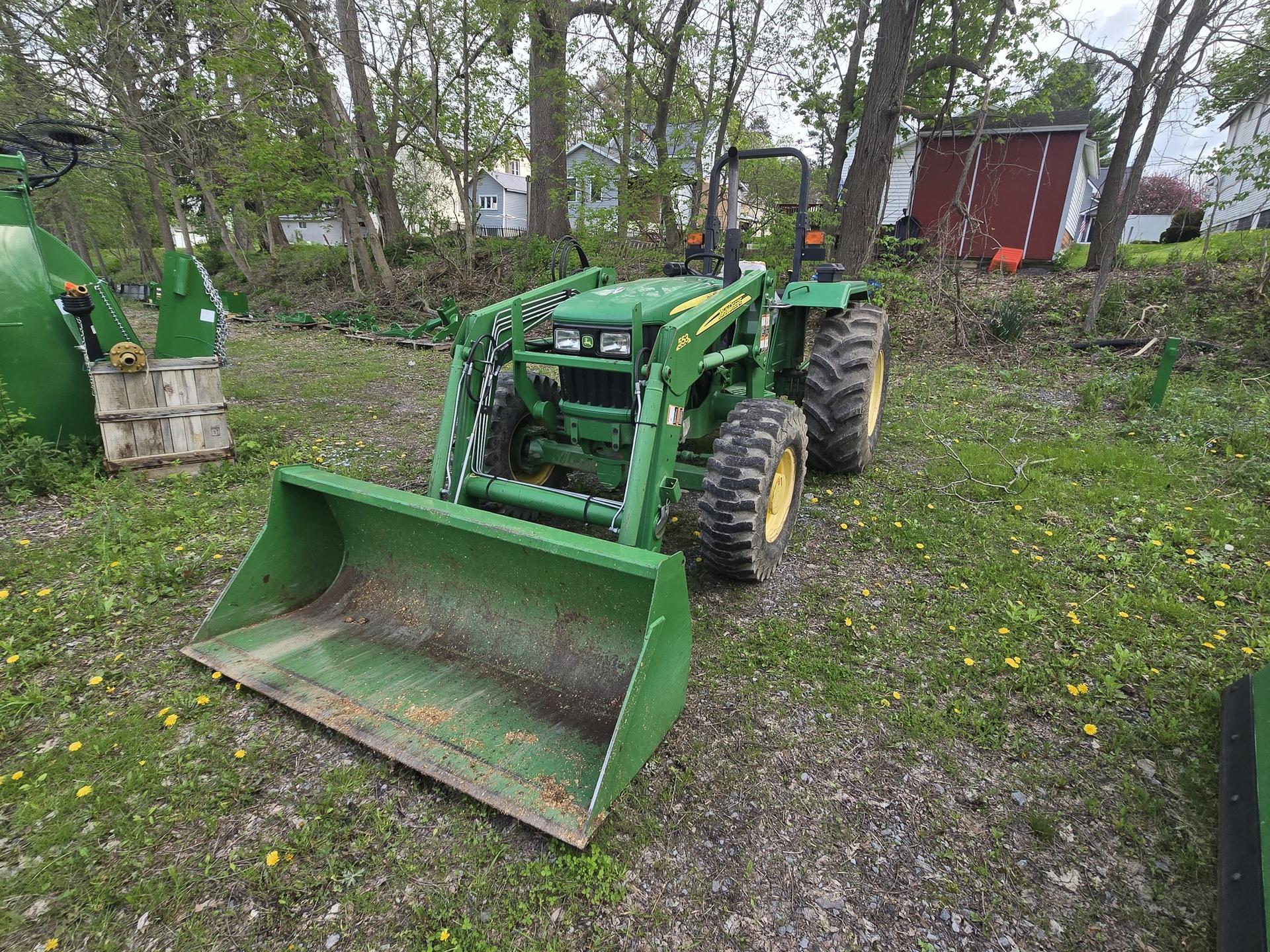 2011 John Deere 5075E Image