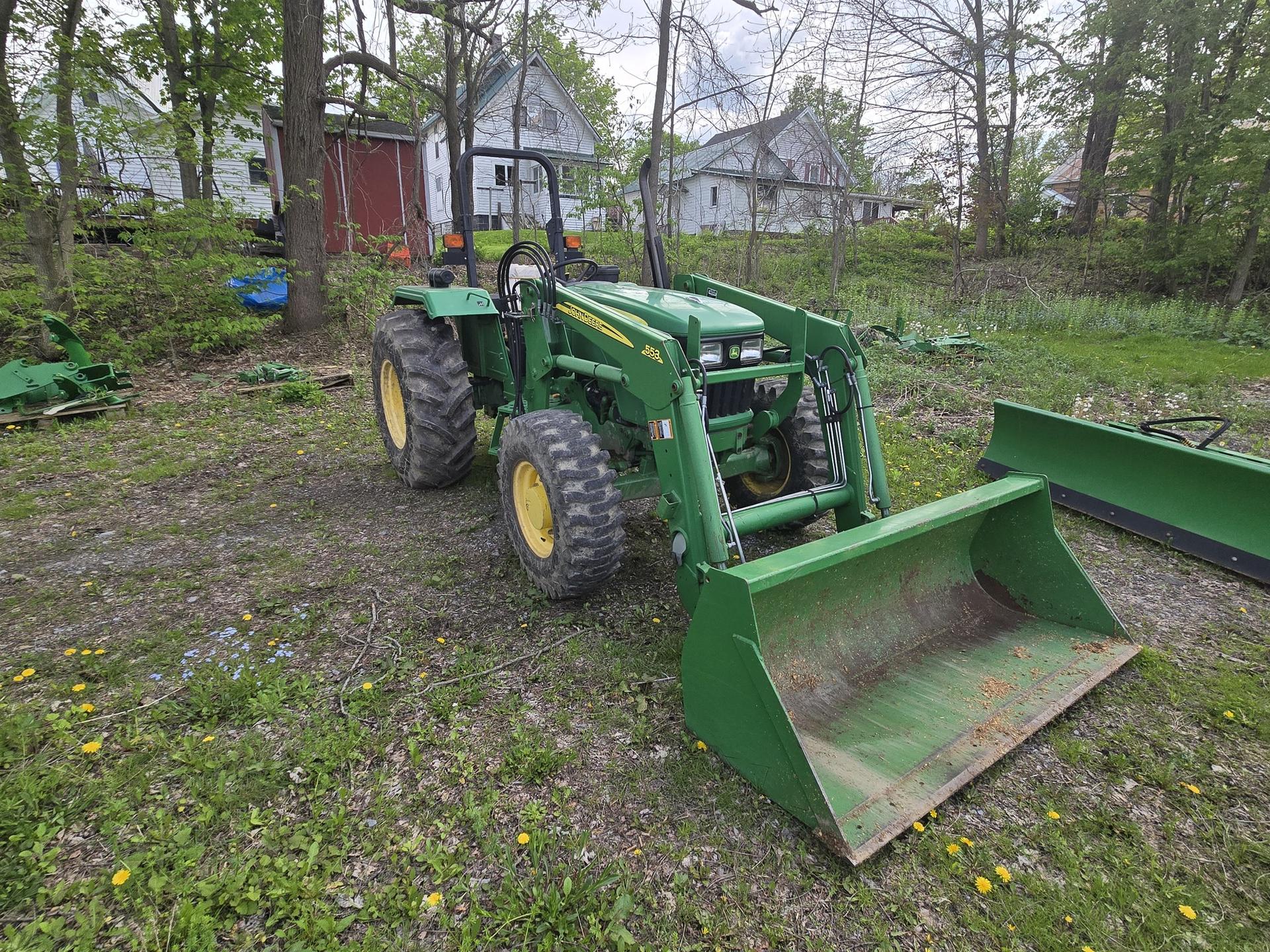 2011 John Deere 5075E Image
