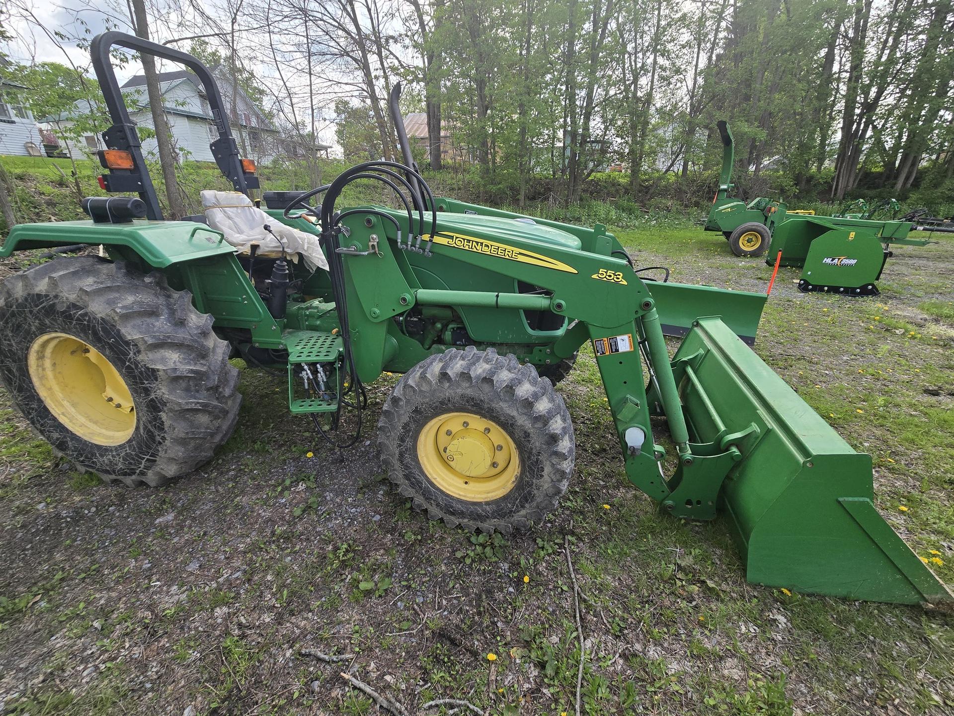 2011 John Deere 5075E Image