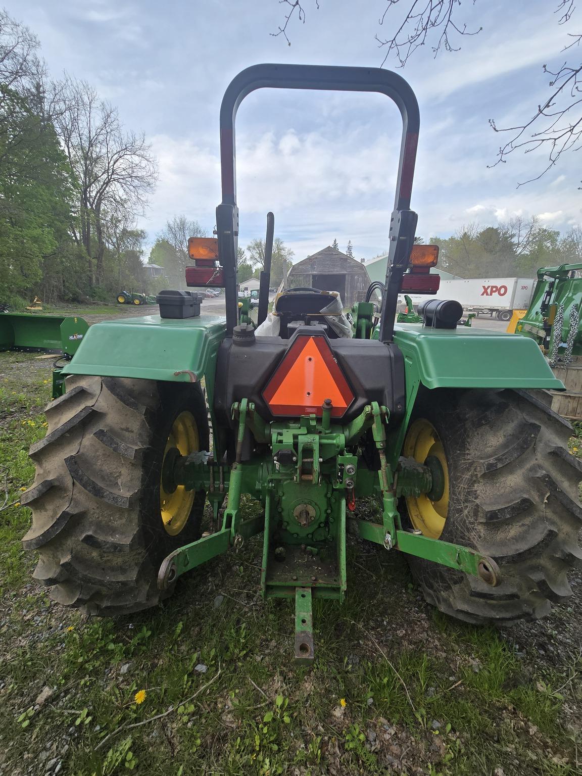 2011 John Deere 5075E Image