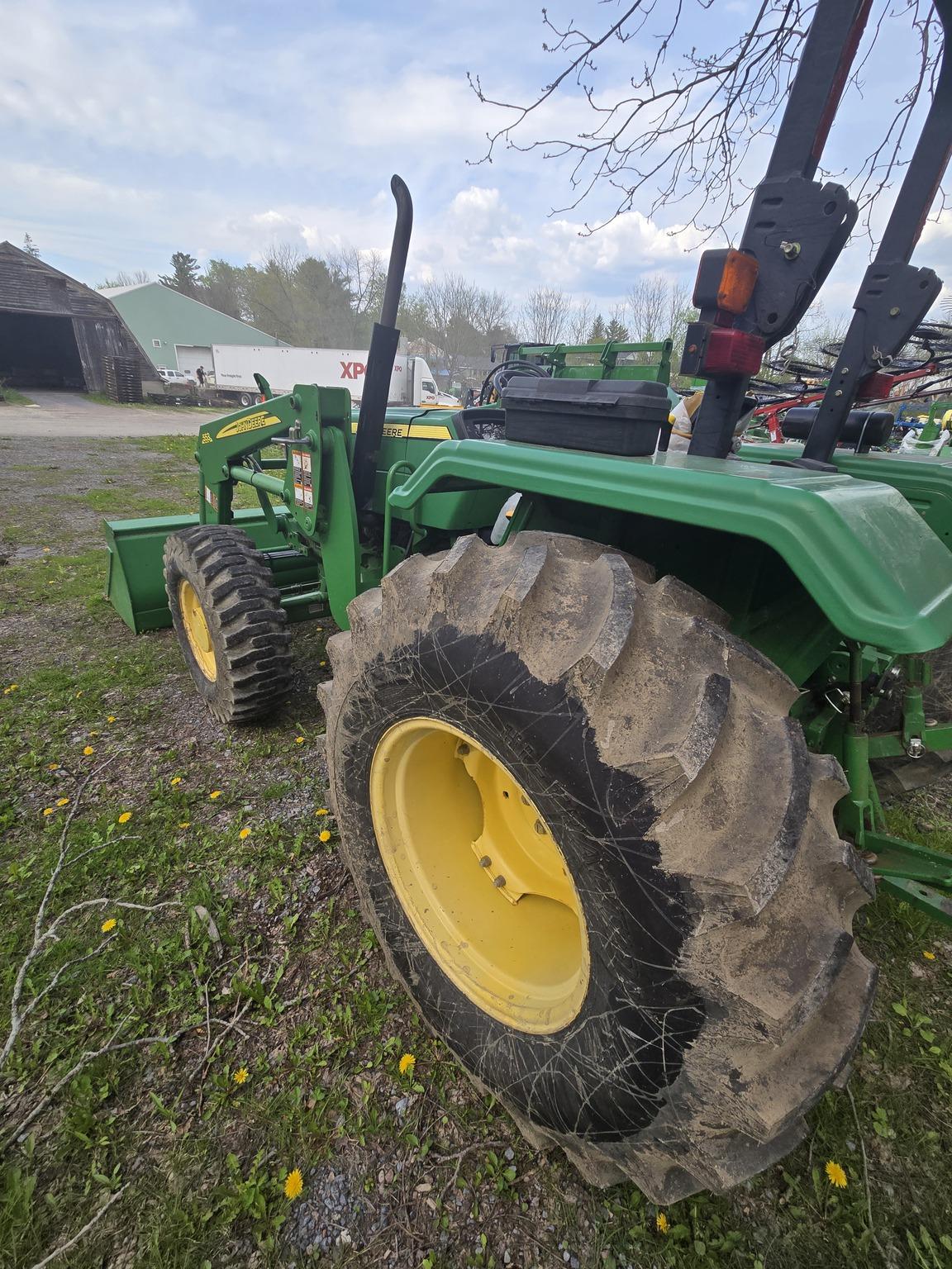 2011 John Deere 5075E Image