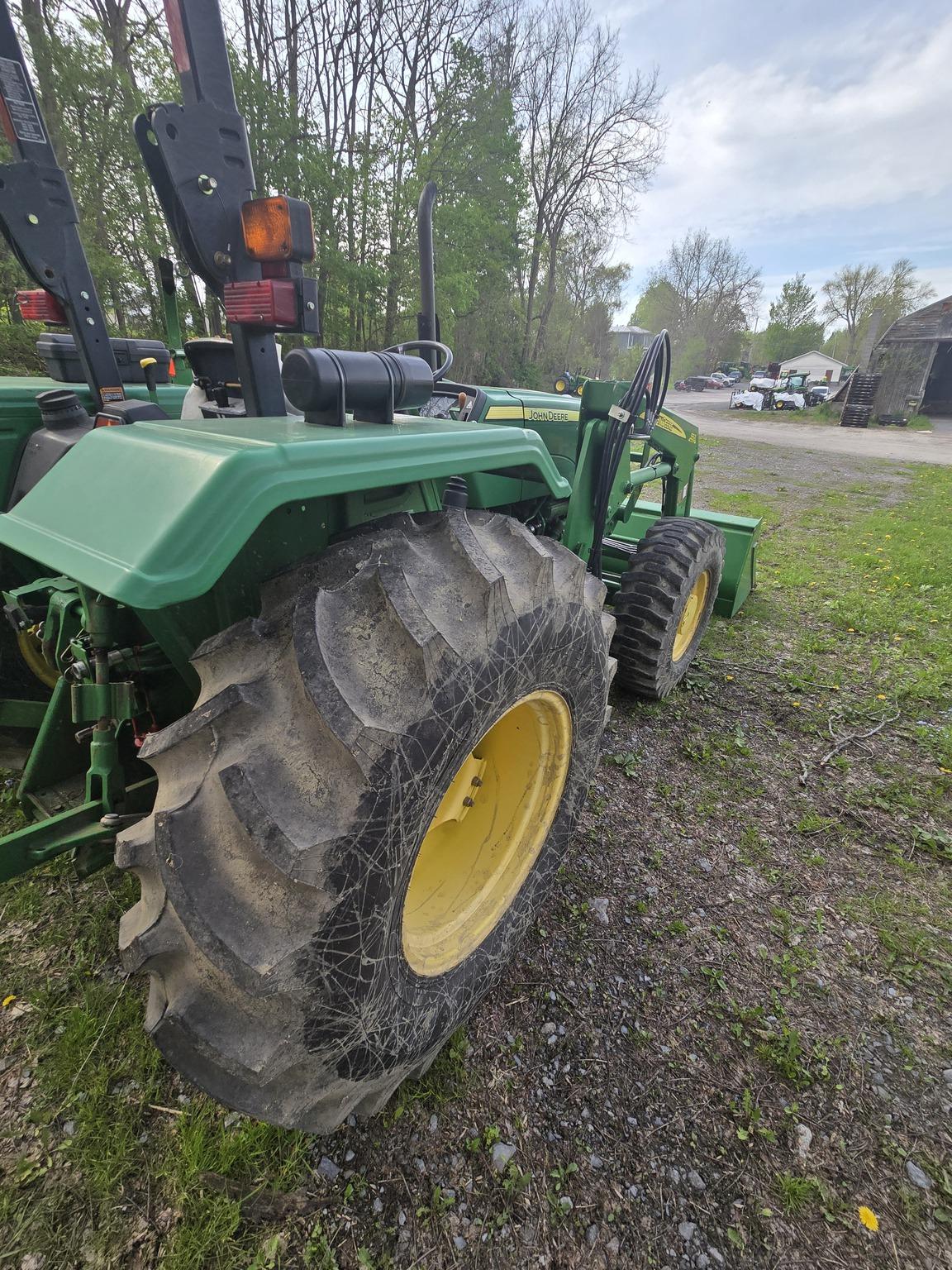 2011 John Deere 5075E Image