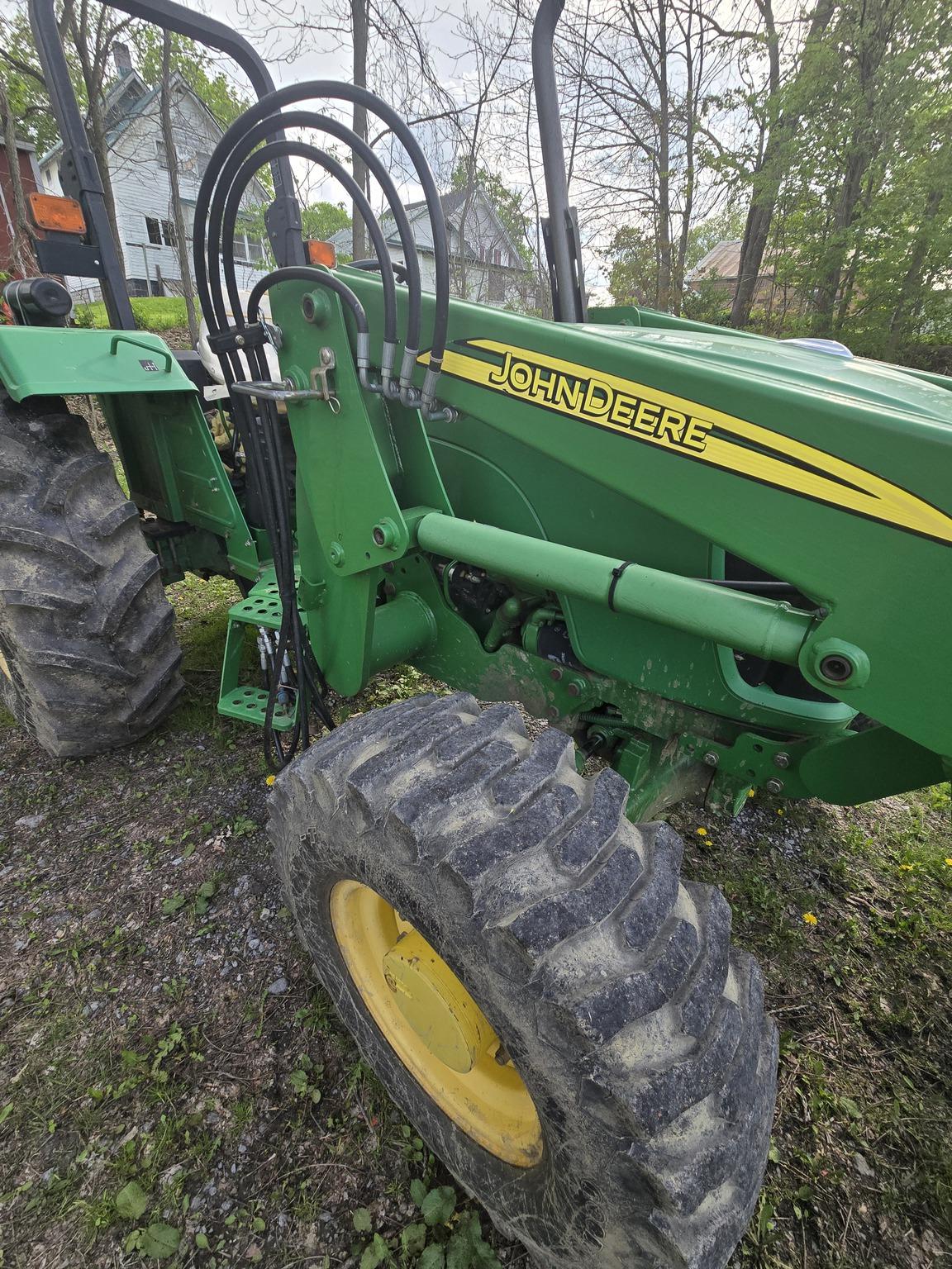 2011 John Deere 5075E Image