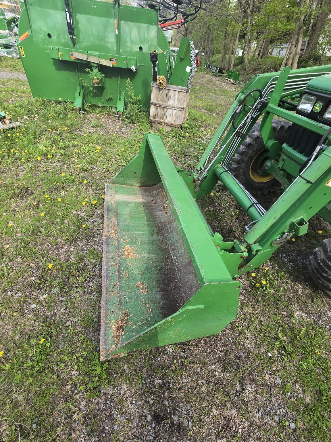 2011 John Deere 5075E Image