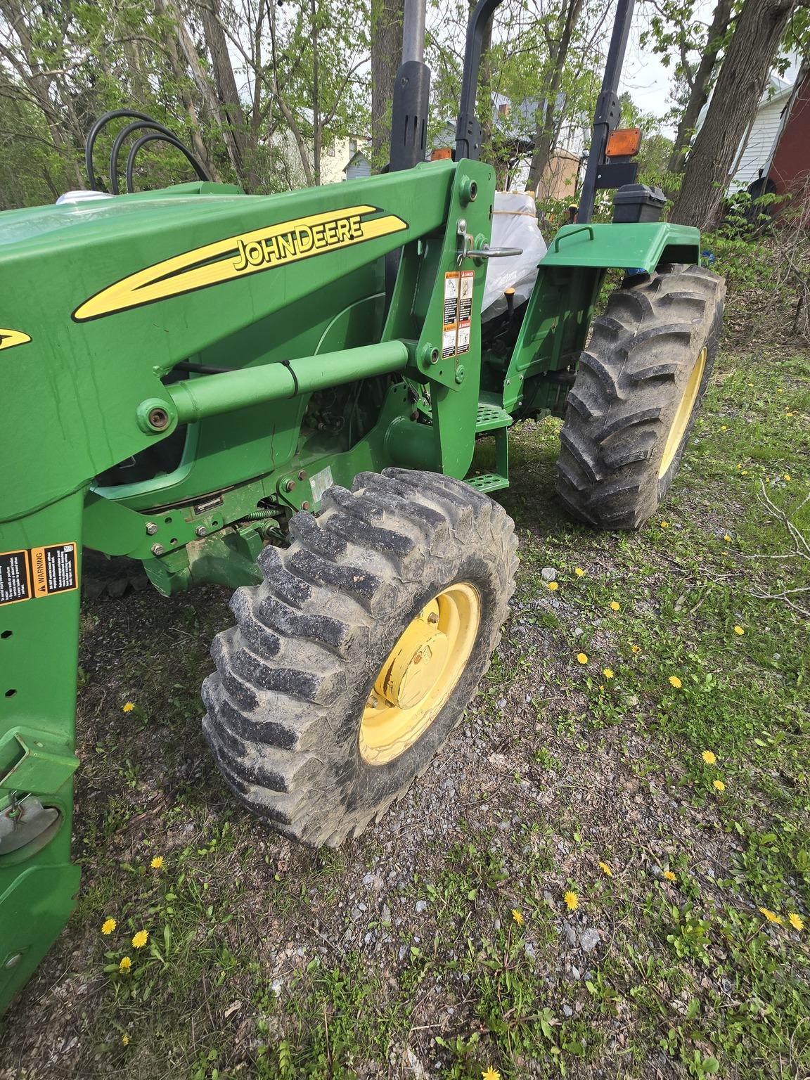 2011 John Deere 5075E Image
