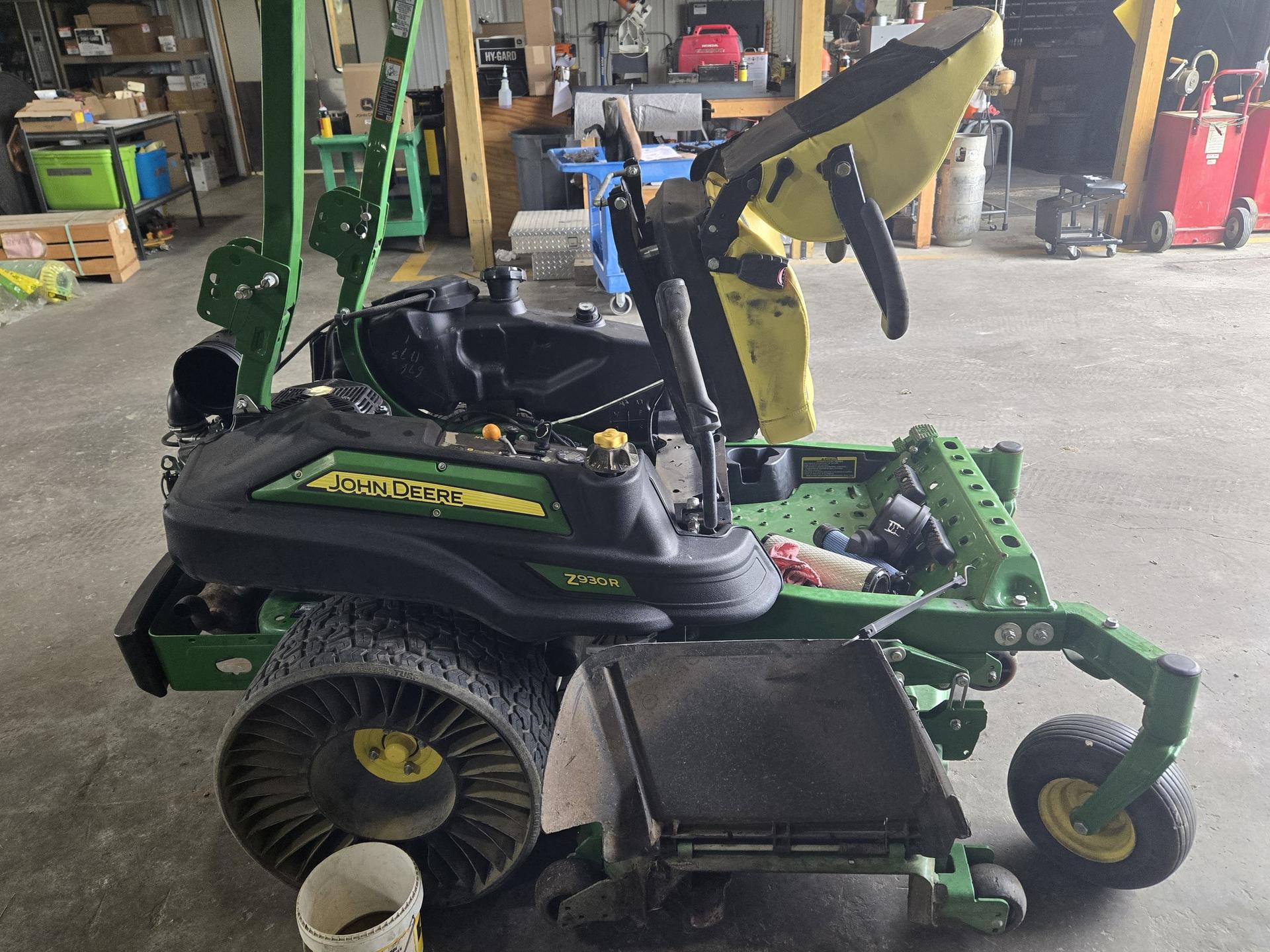 2021 John Deere Z930R Image