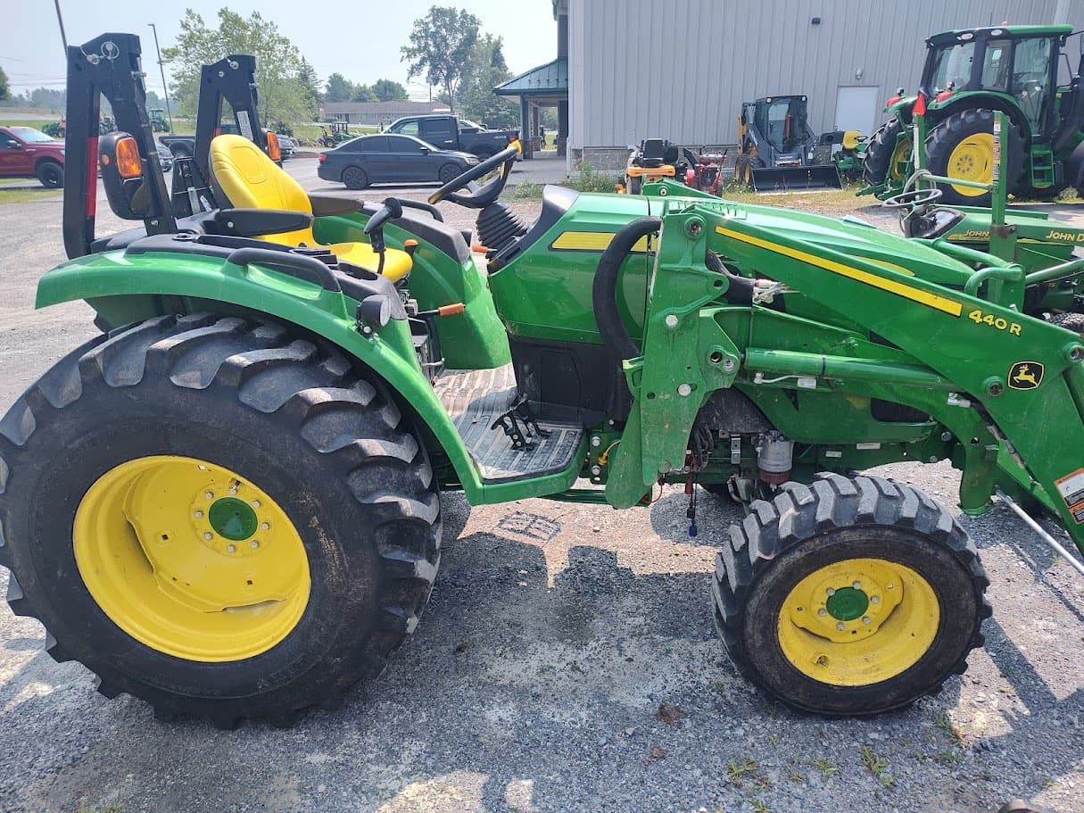 2022 John Deere 4052R Image