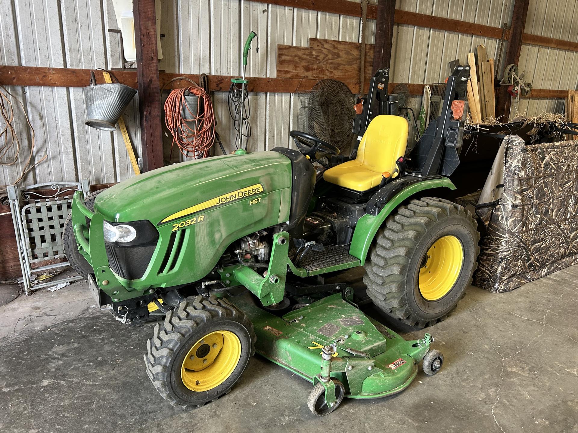 2015 John Deere 2032R Image