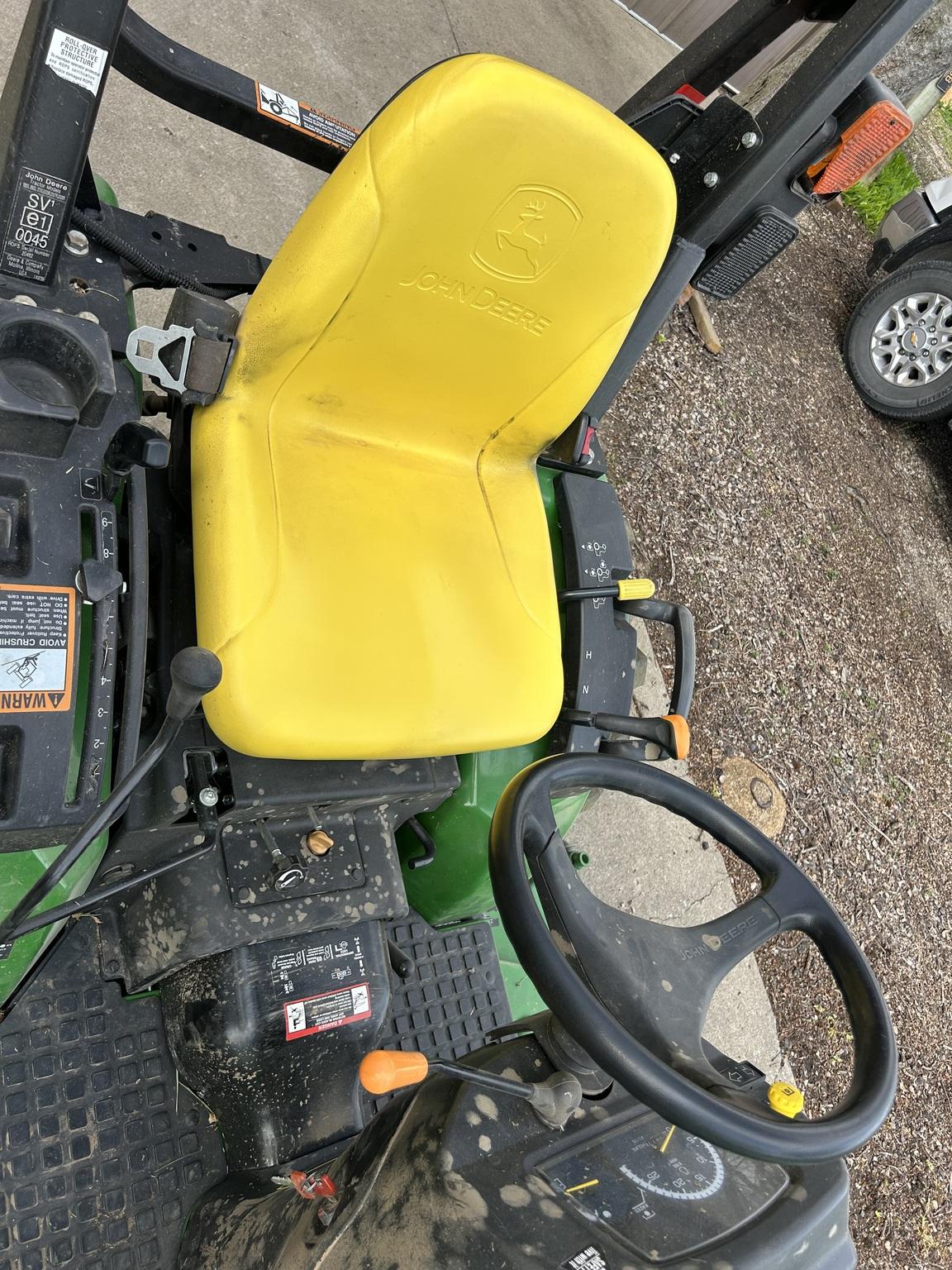 2015 John Deere 2032R Image