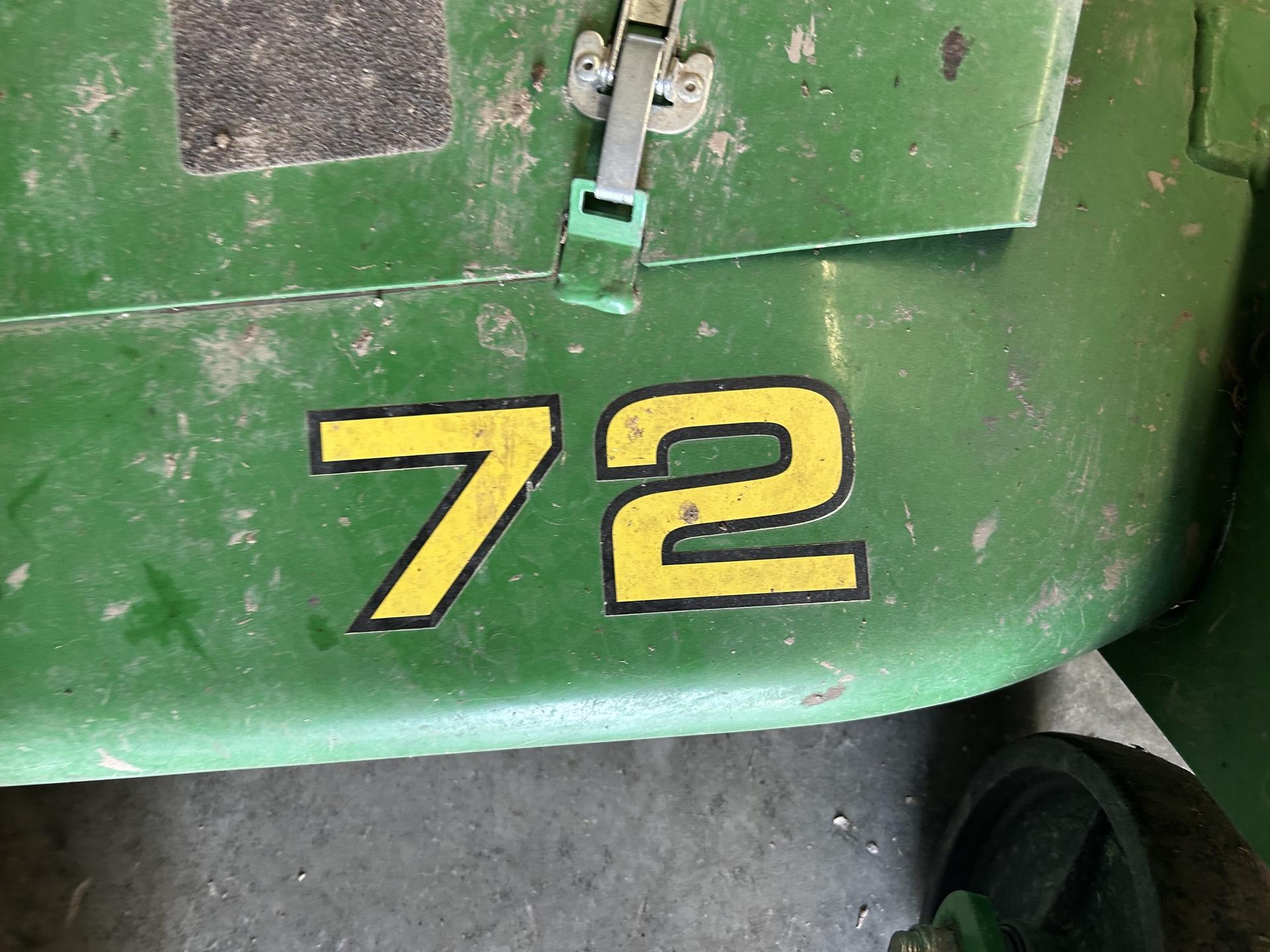 2015 John Deere 2032R Image
