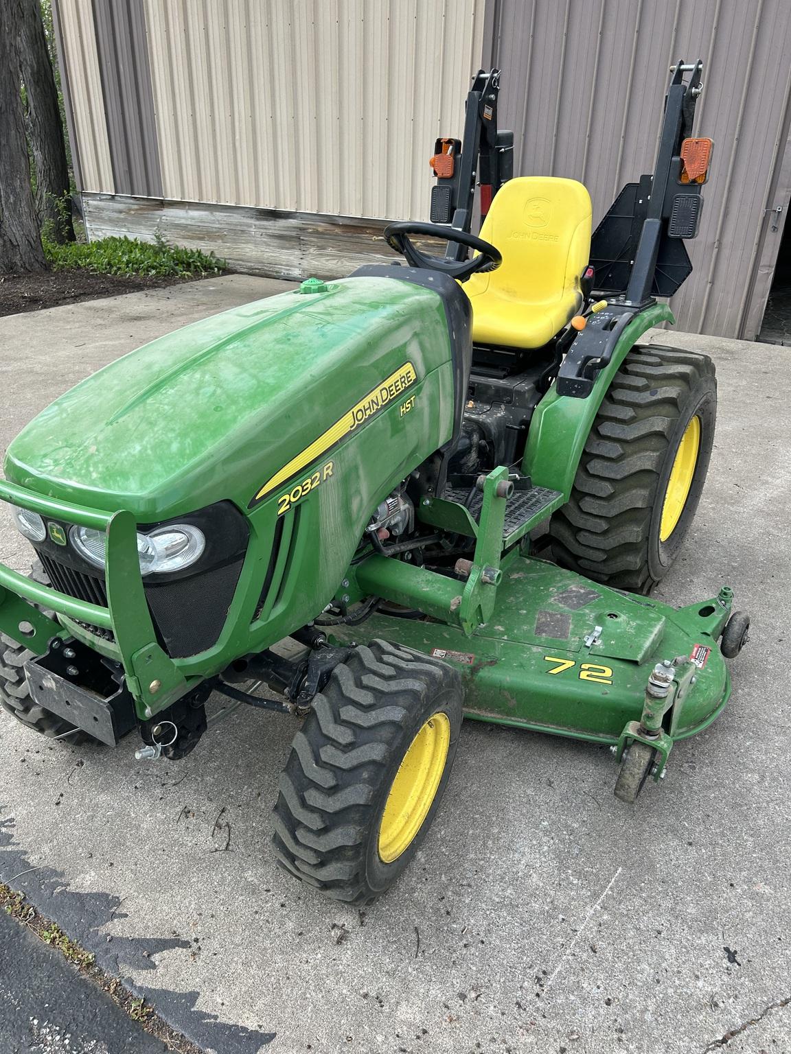 2015 John Deere 2032R Image