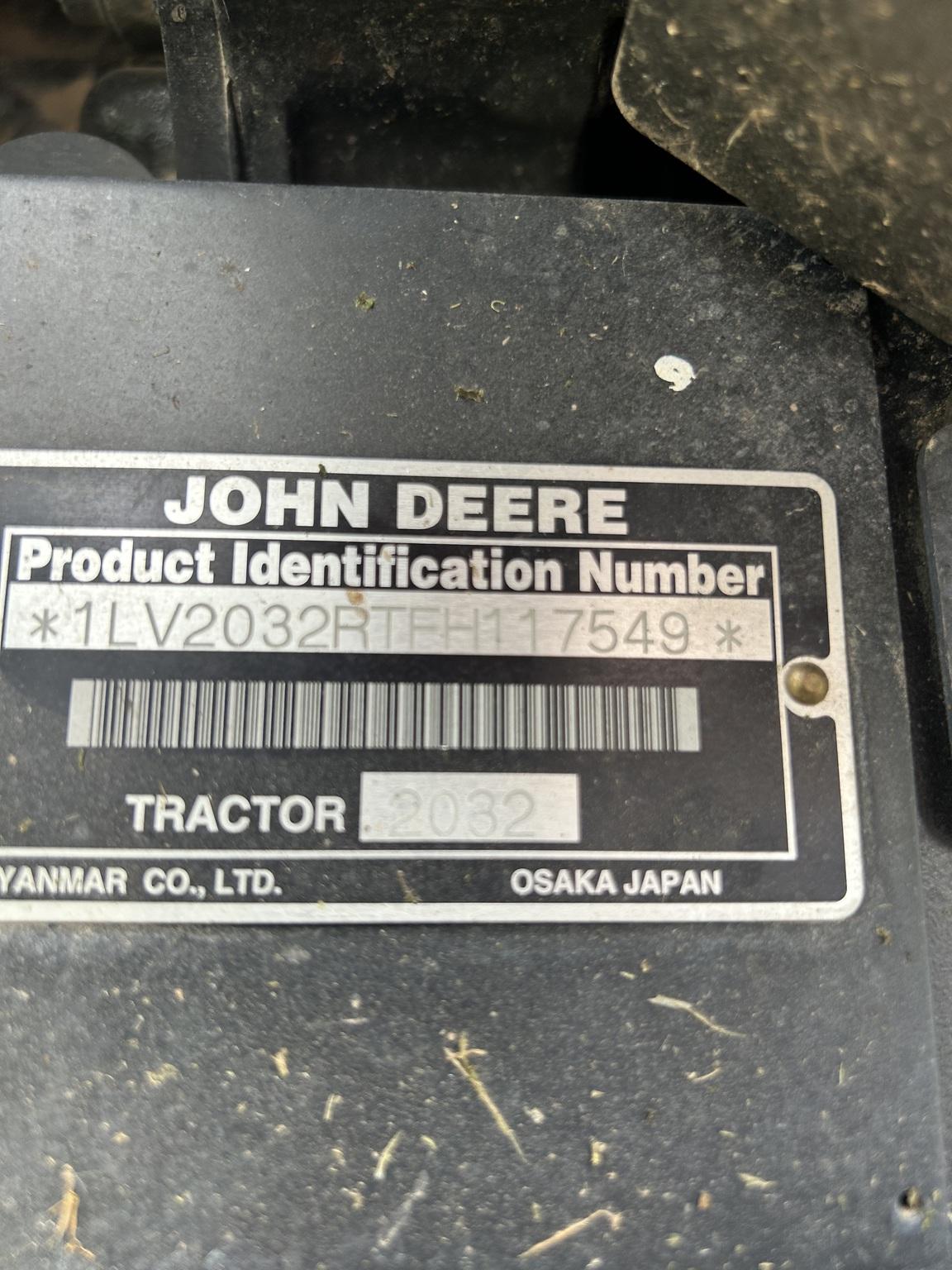 2015 John Deere 2032R Image