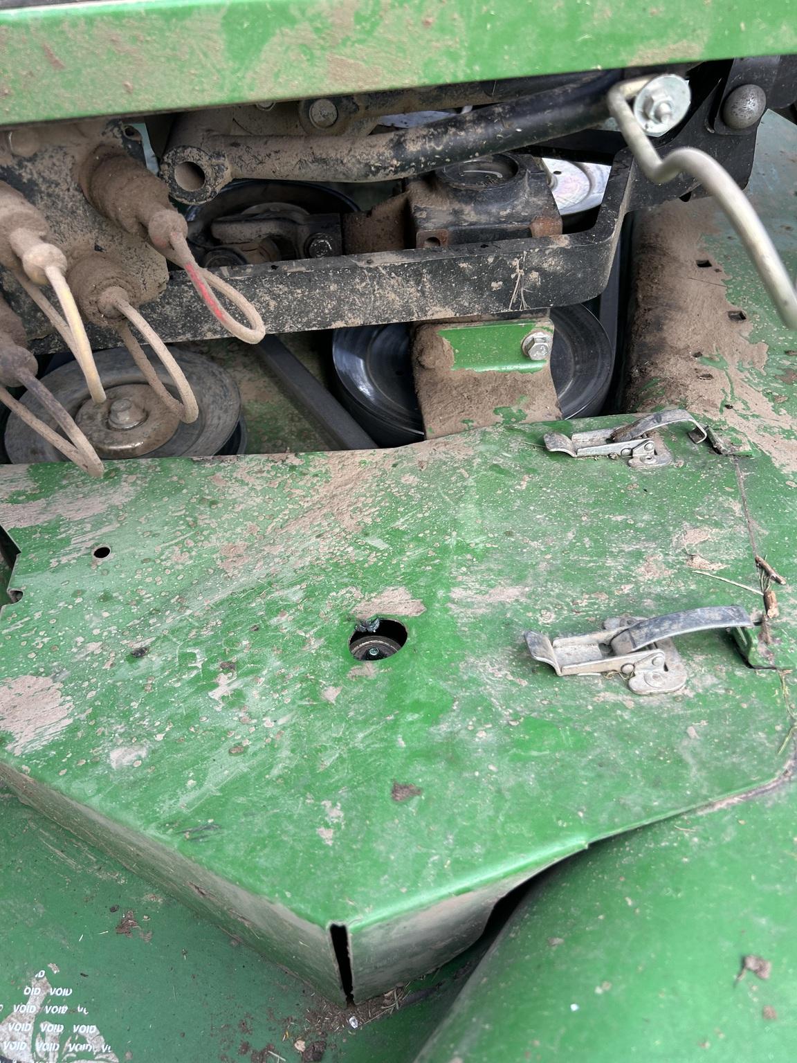 2015 John Deere 2032R Image