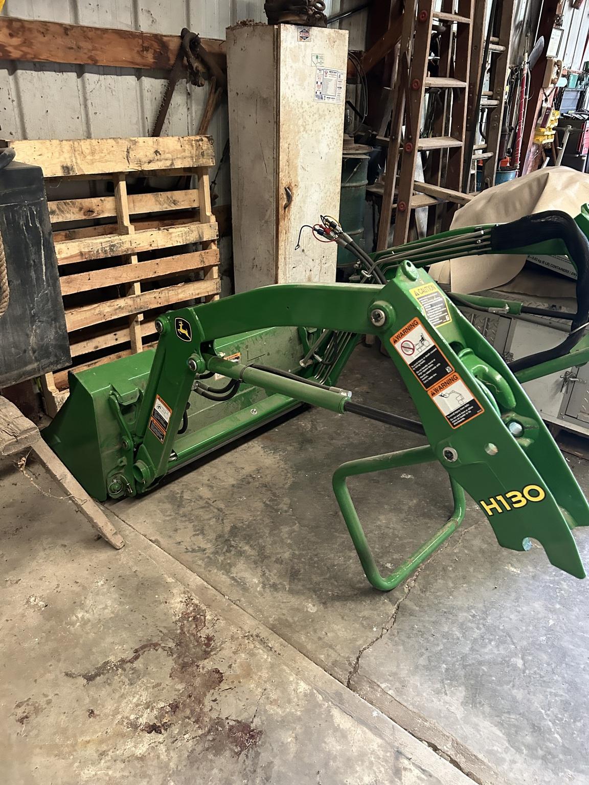 2015 John Deere 2032R Image