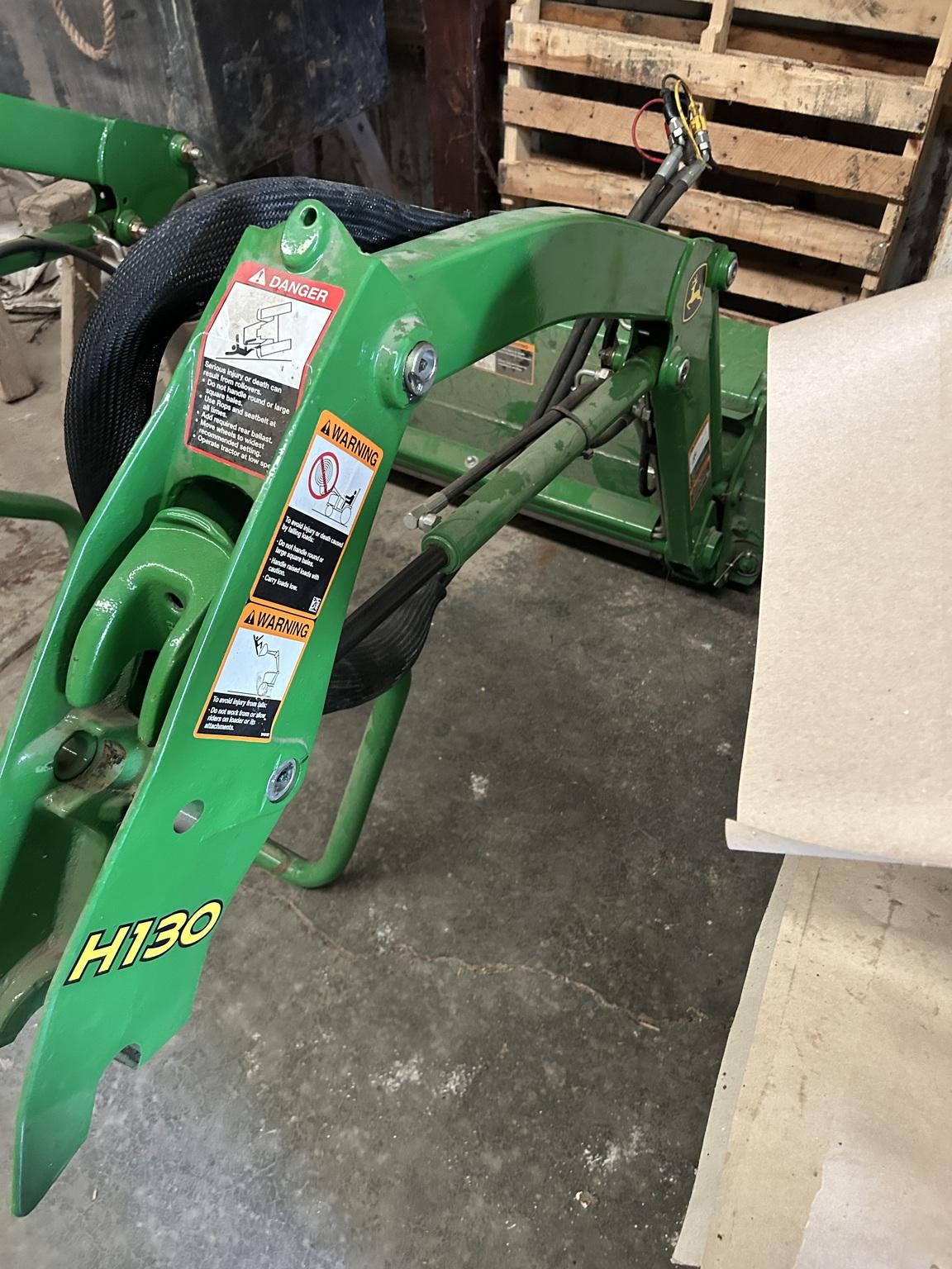 2015 John Deere 2032R Image