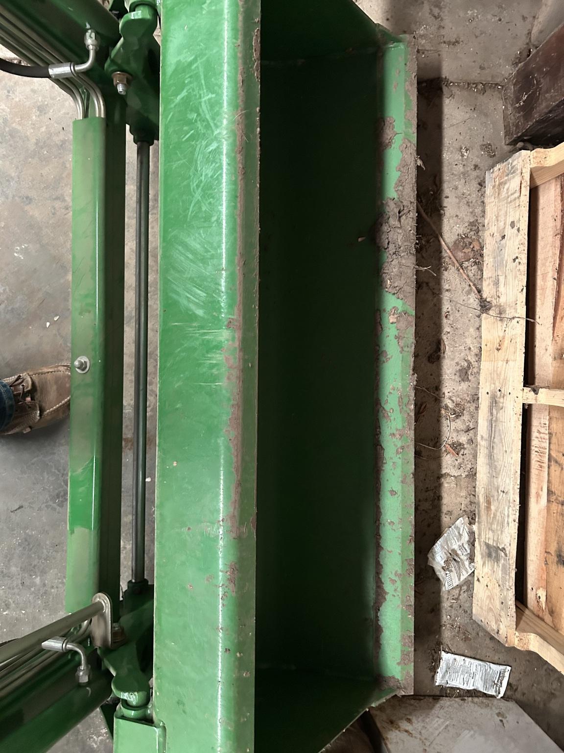 2015 John Deere 2032R Image