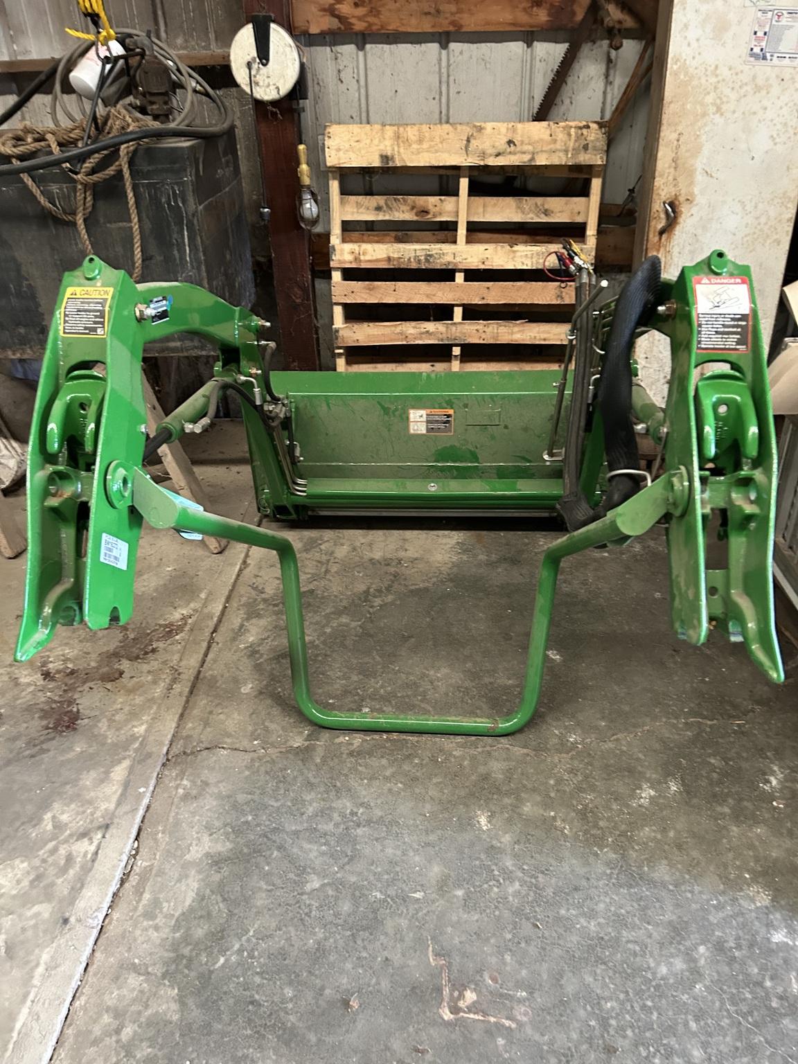 2015 John Deere 2032R Image