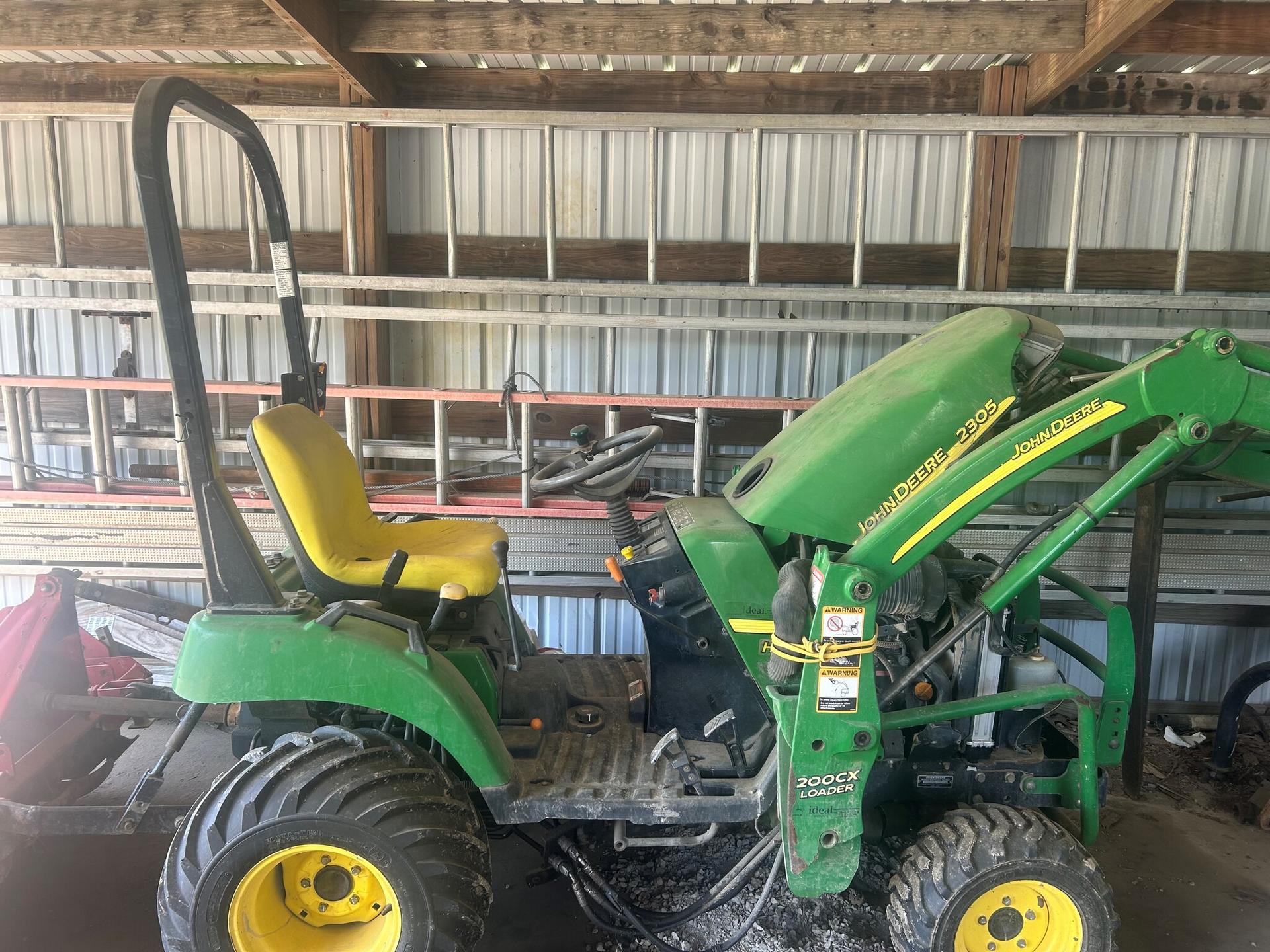 2006 John Deere 2305 Image