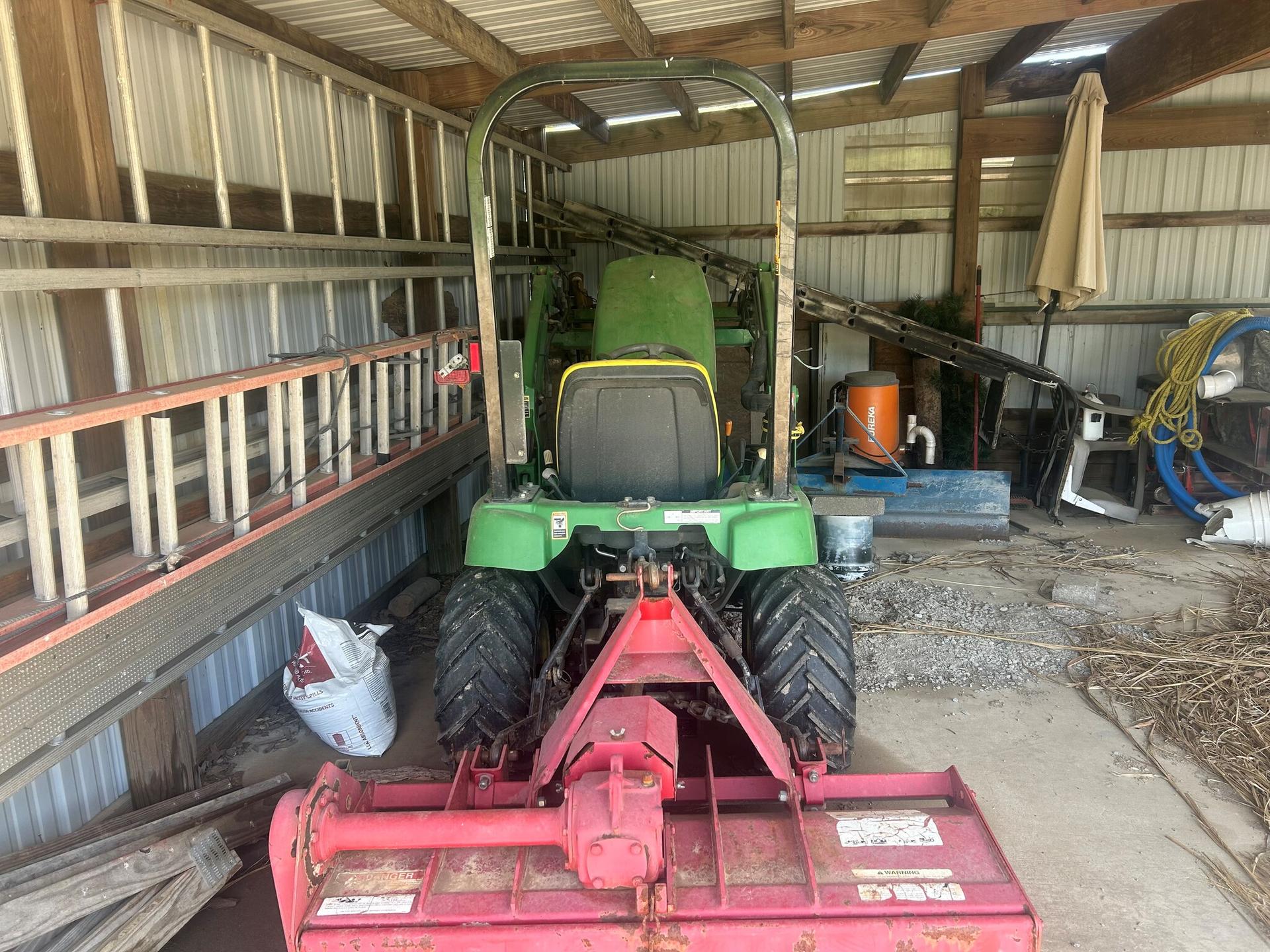 2006 John Deere 2305 Image