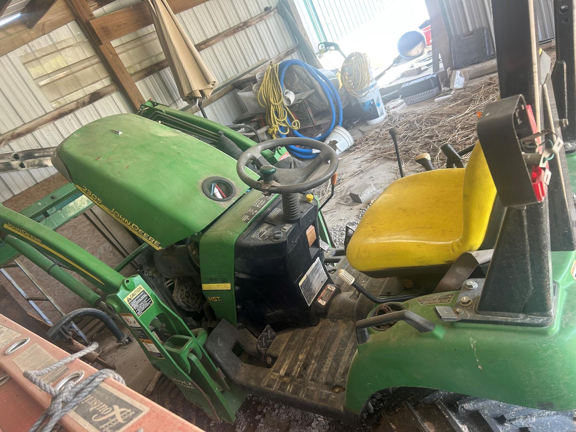 2006 John Deere 2305 Image