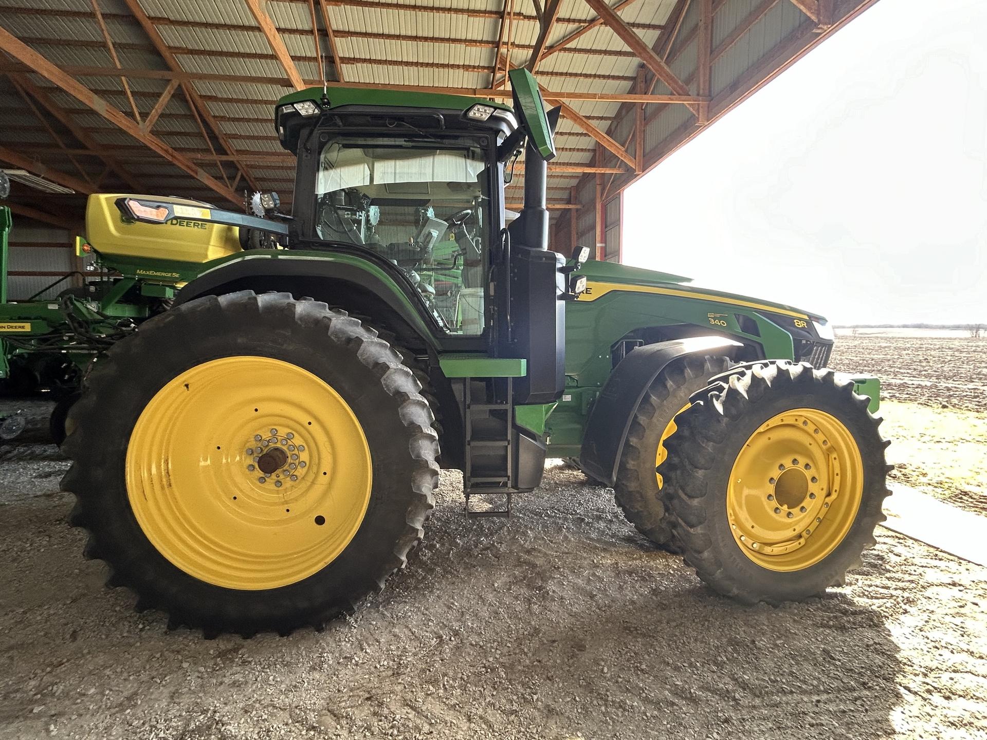 2021 John Deere 8R 340 Image