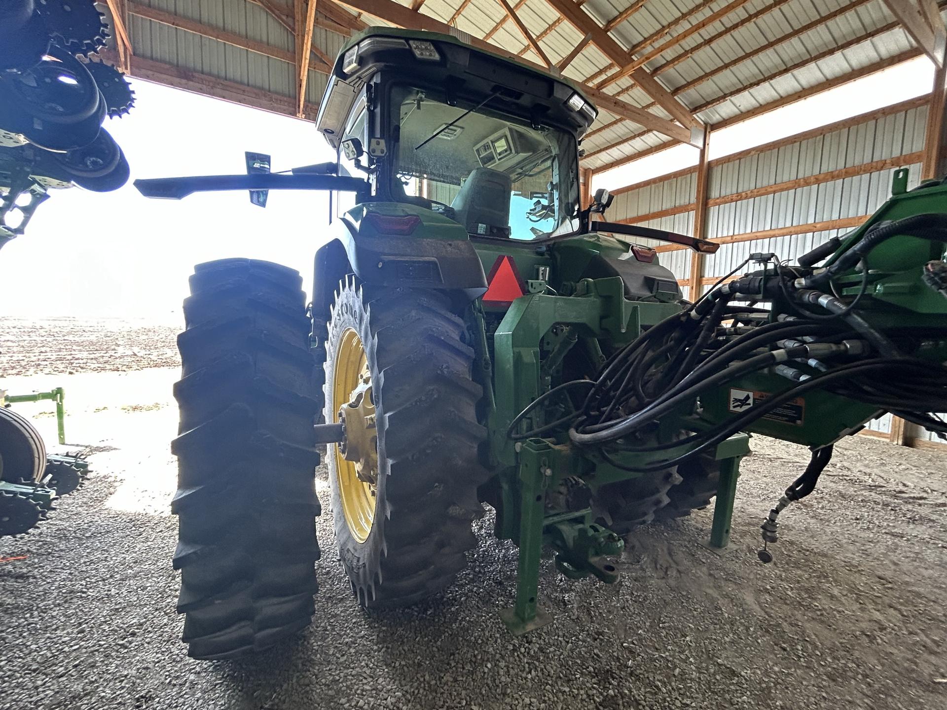 2021 John Deere 8R 340 Image