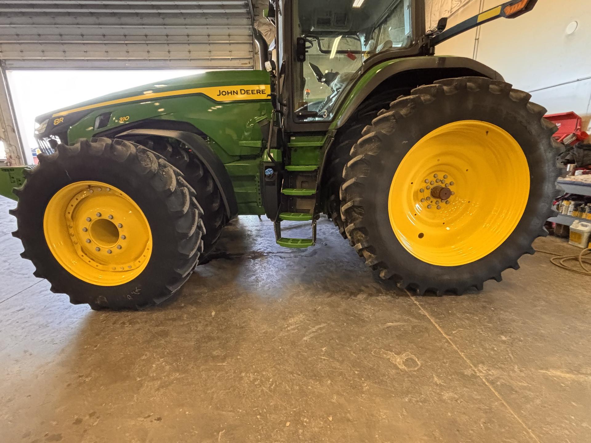 2024 John Deere 8R 310 Image