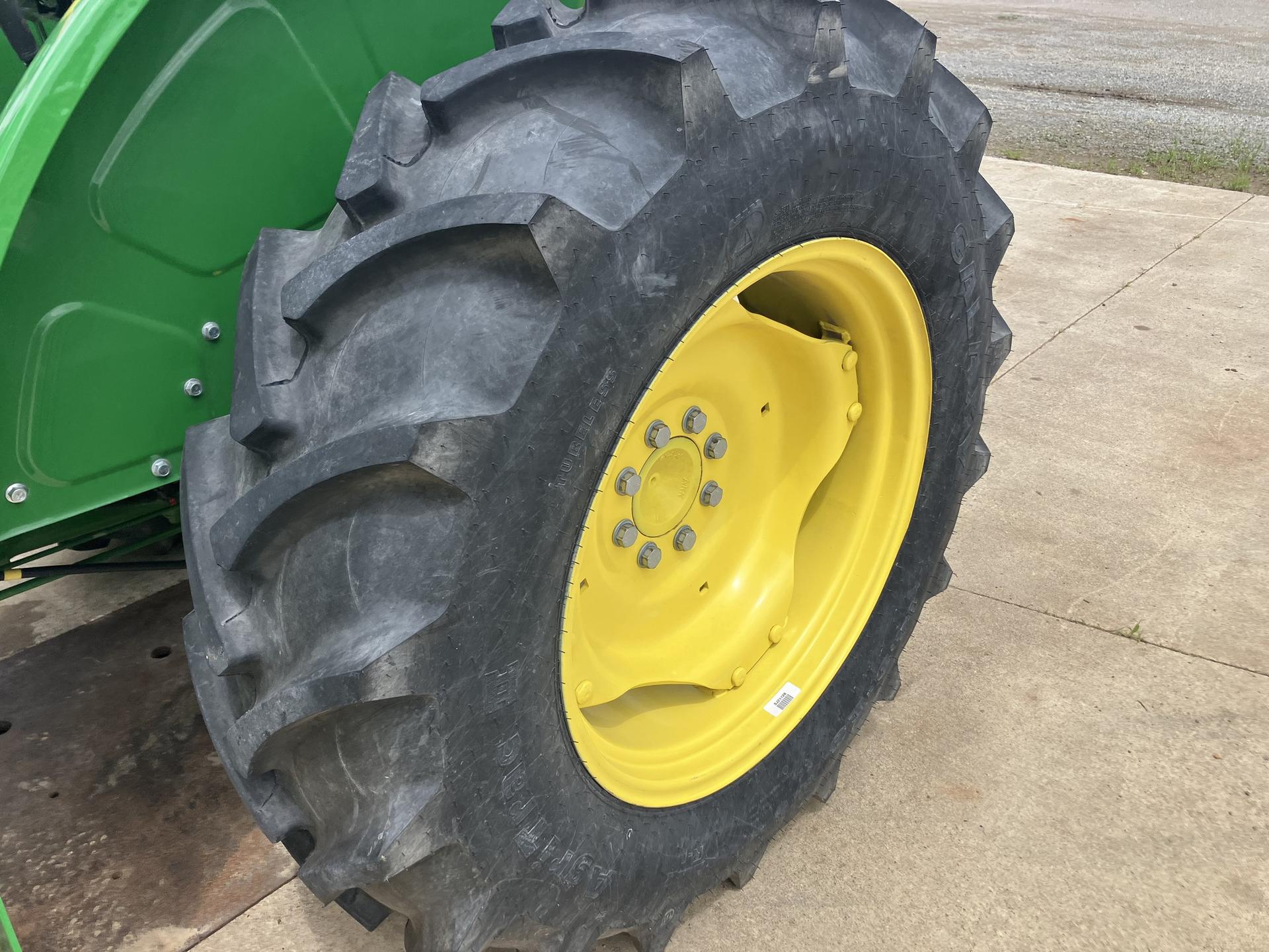 2022 John Deere 5055E Image